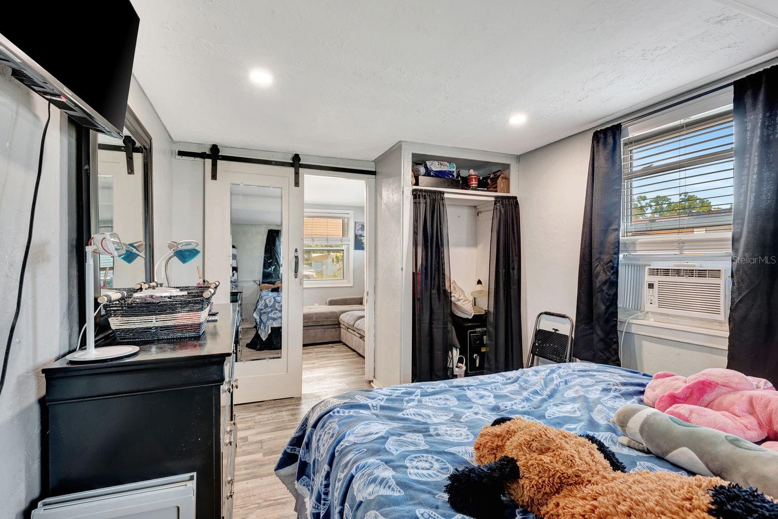 Image 22 of 34 For 997 28th Avenue Drive E