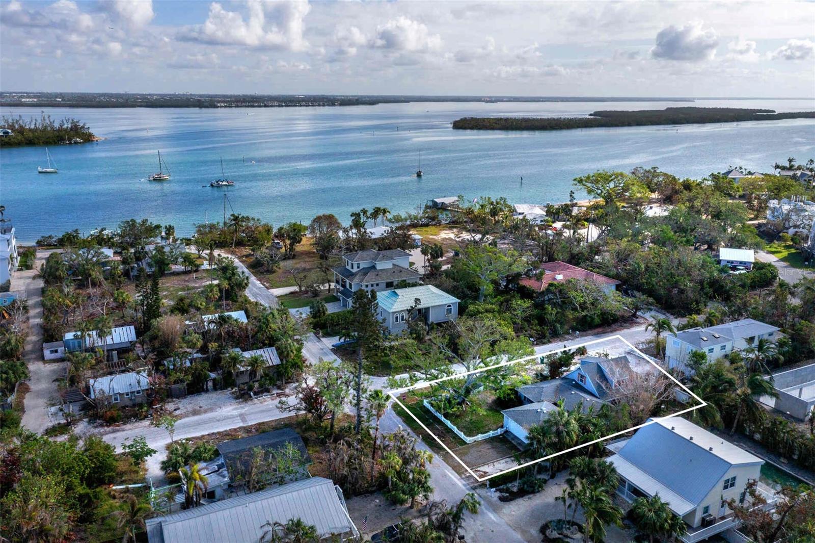 Image 2 of 30 For 6901 Poinsetta Avenue