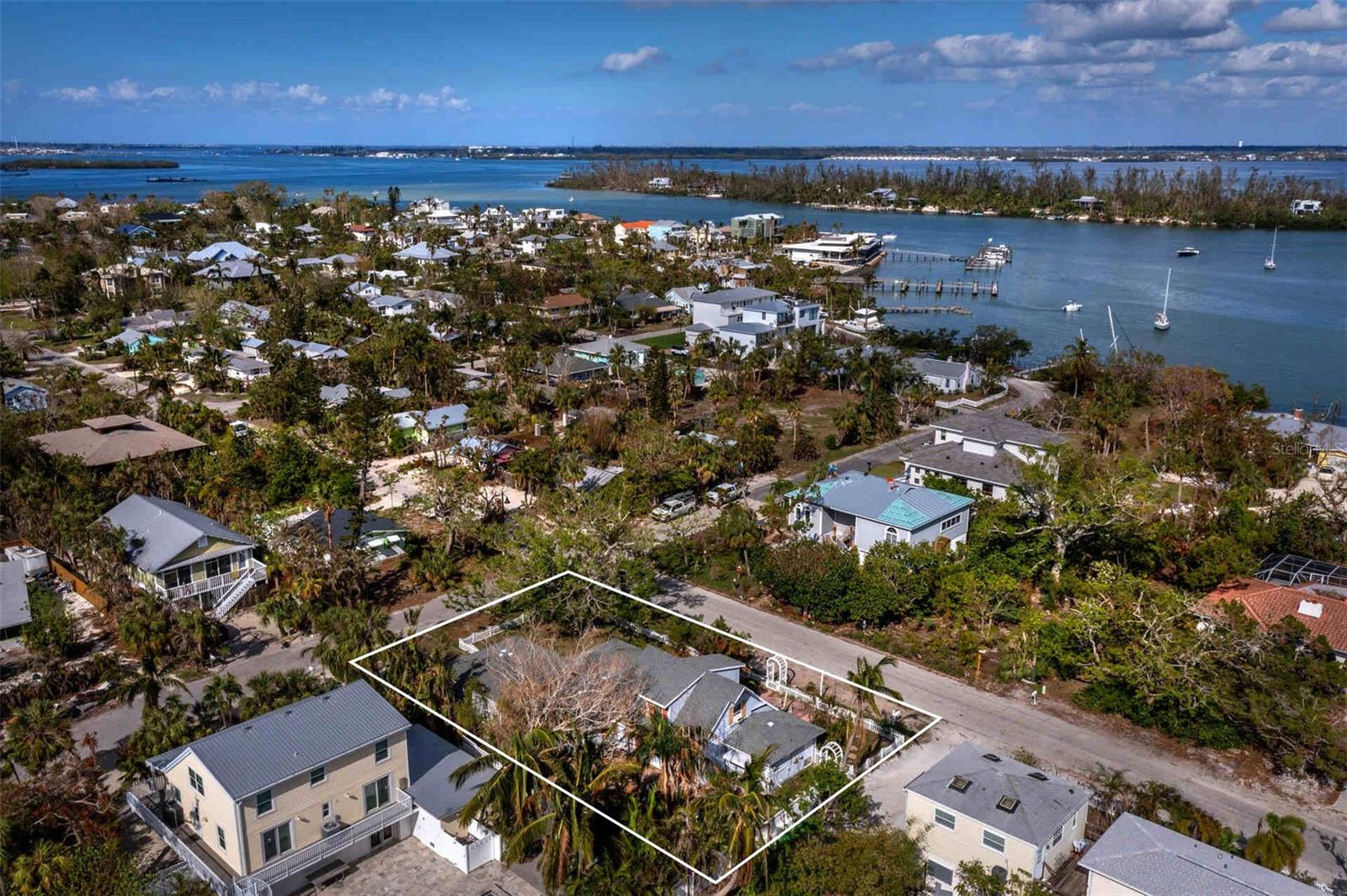 Image 5 of 30 For 6901 Poinsetta Avenue