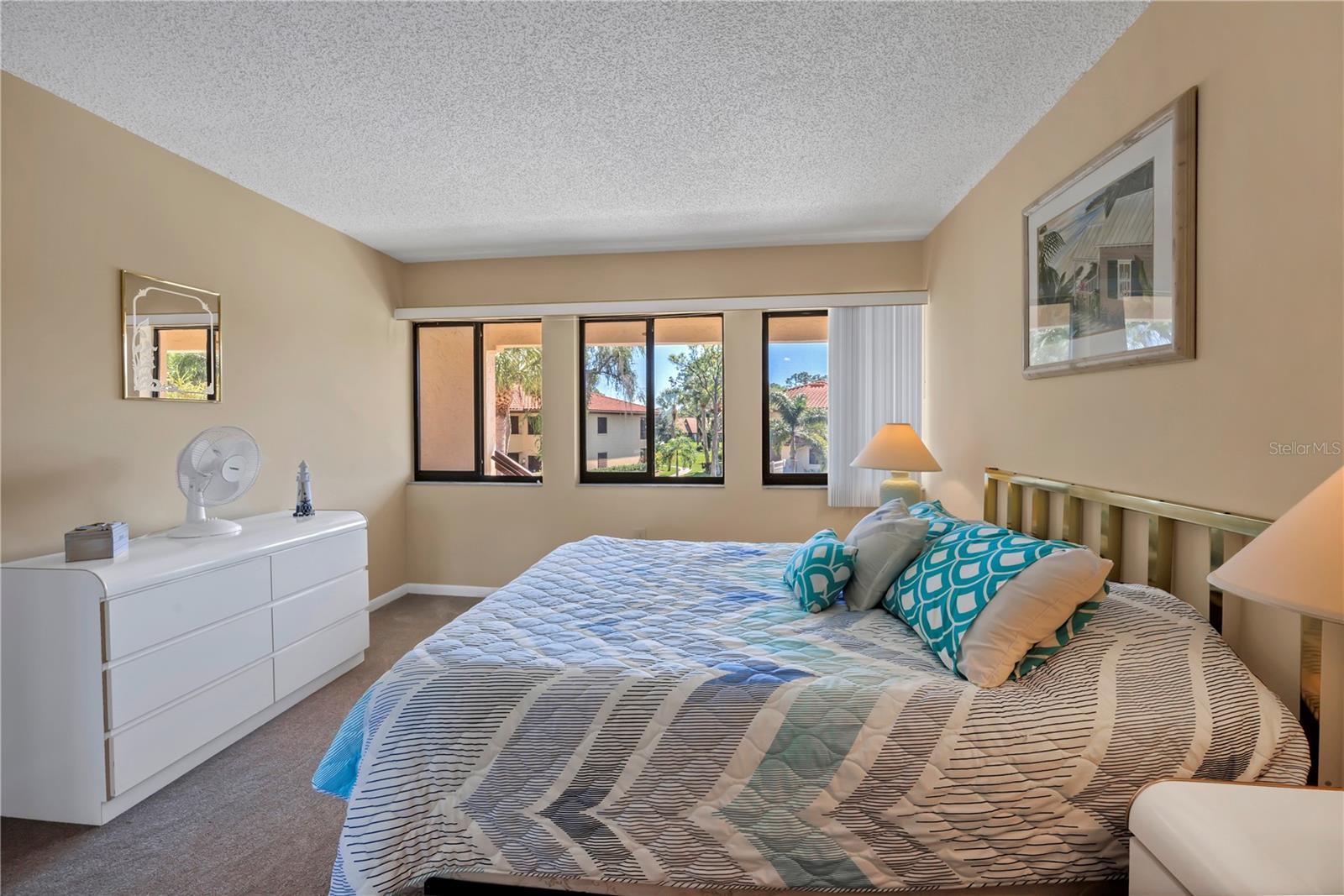 Image 19 of 30 For 5205 Lake Village Drive 16