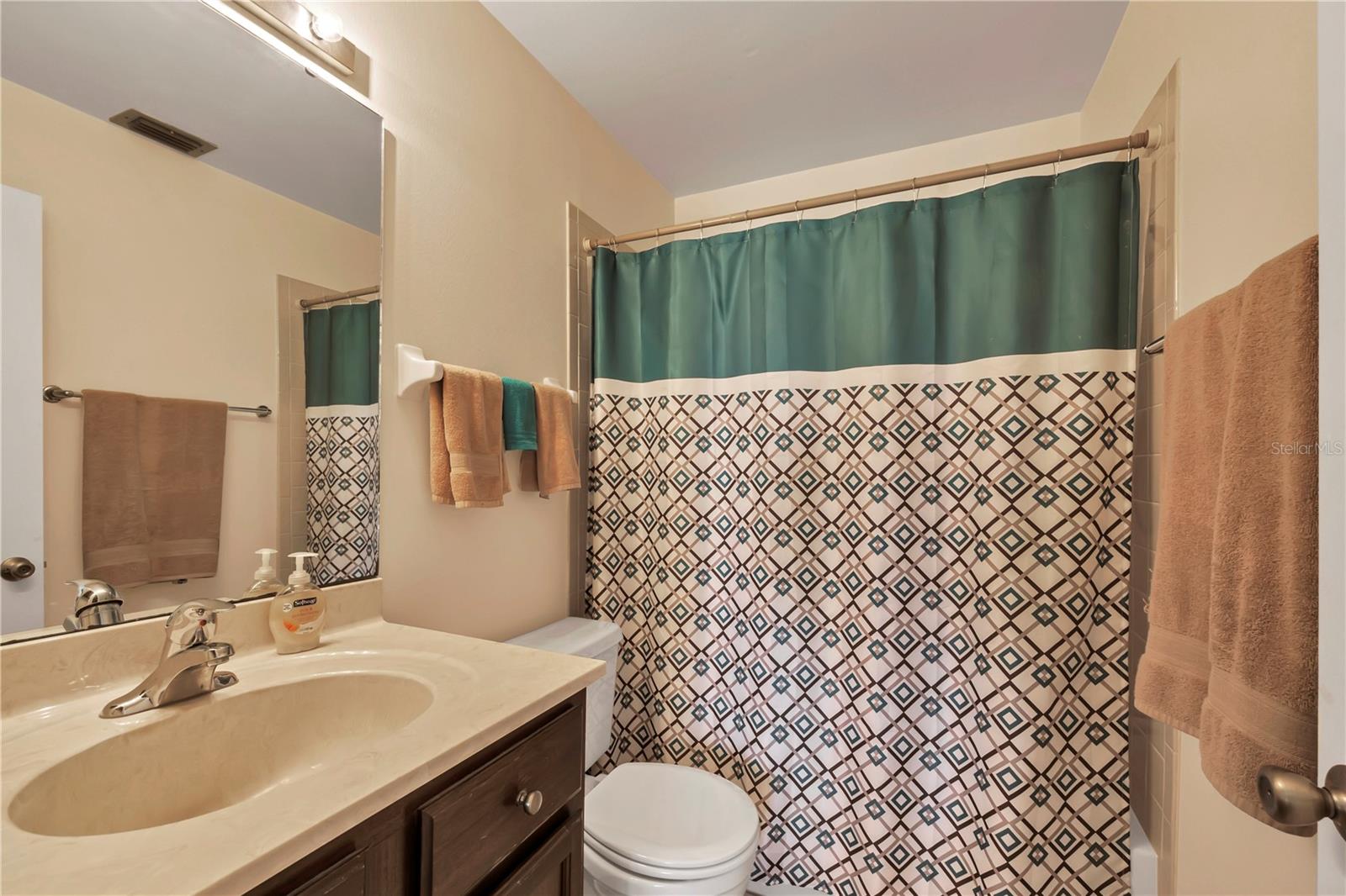 Image 21 of 30 For 5205 Lake Village Drive 16