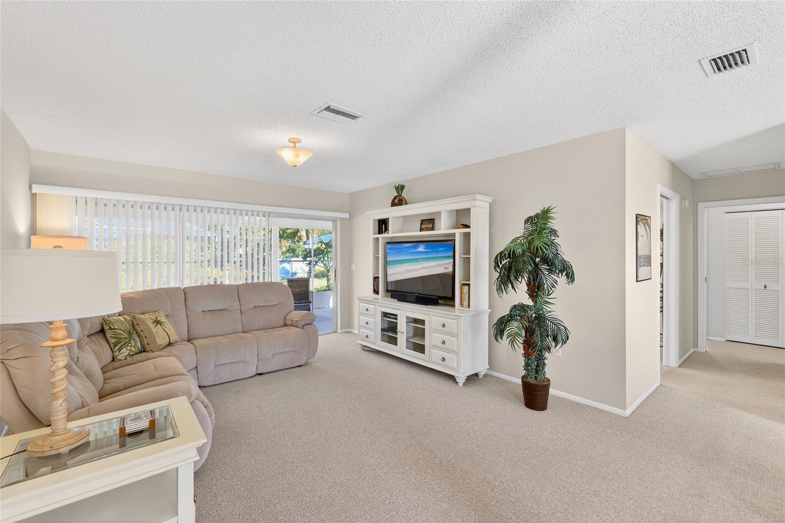 Image 3 of 21 For 6812 19th Avenue W