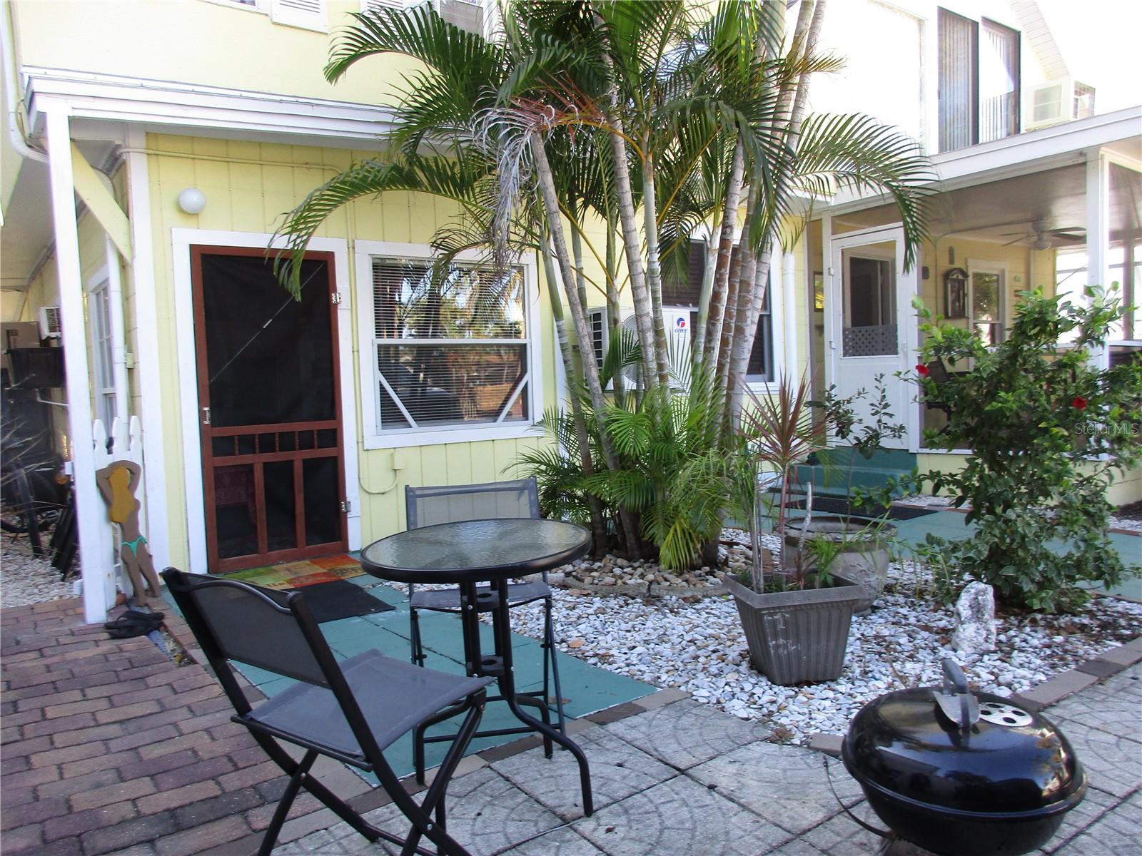 Listing photo id 8 for 618 Avenida De Mayo