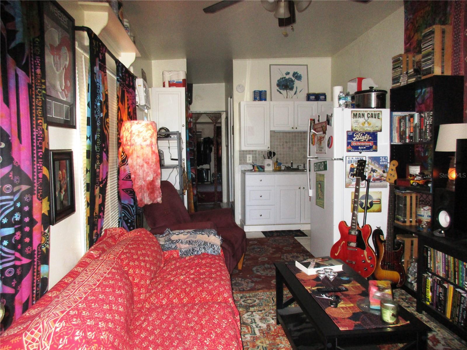 Listing photo id 9 for 618 Avenida De Mayo