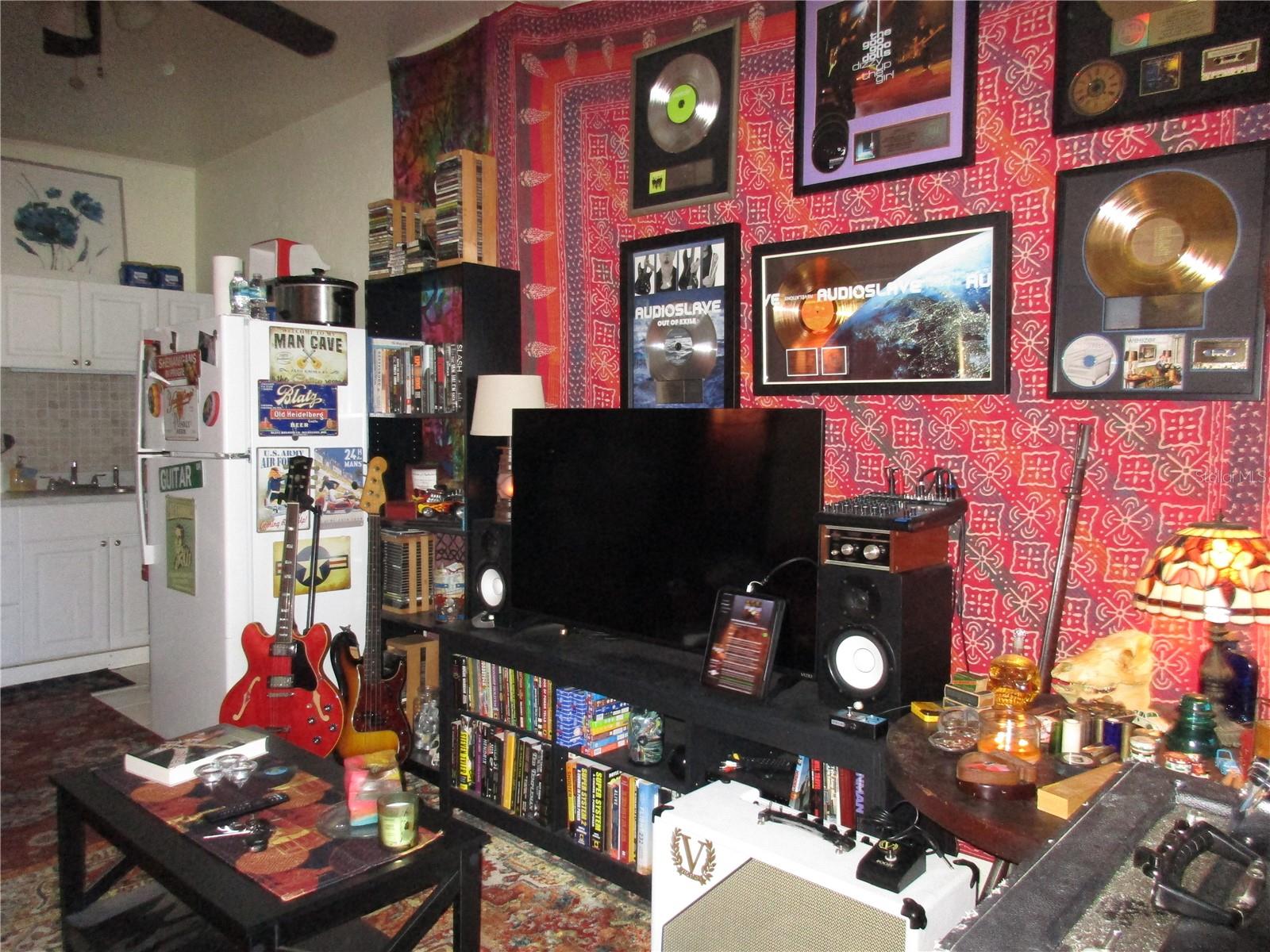 Listing photo id 10 for 618 Avenida De Mayo