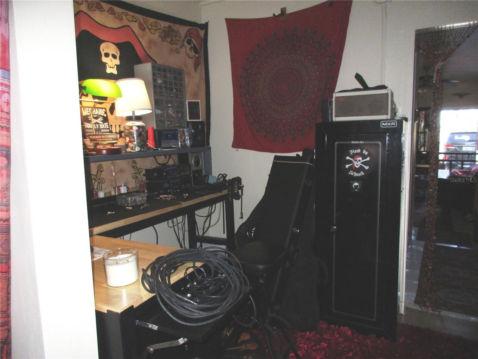 Listing photo id 11 for 618 Avenida De Mayo