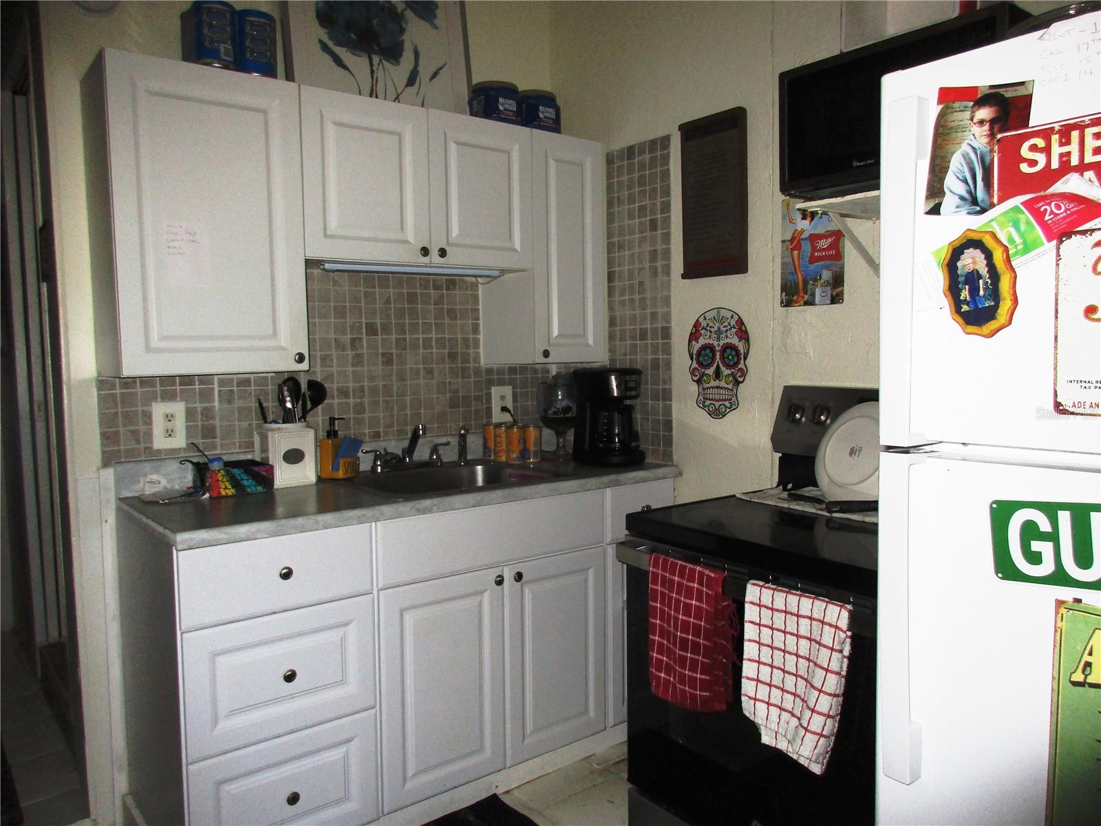 Listing photo id 12 for 618 Avenida De Mayo