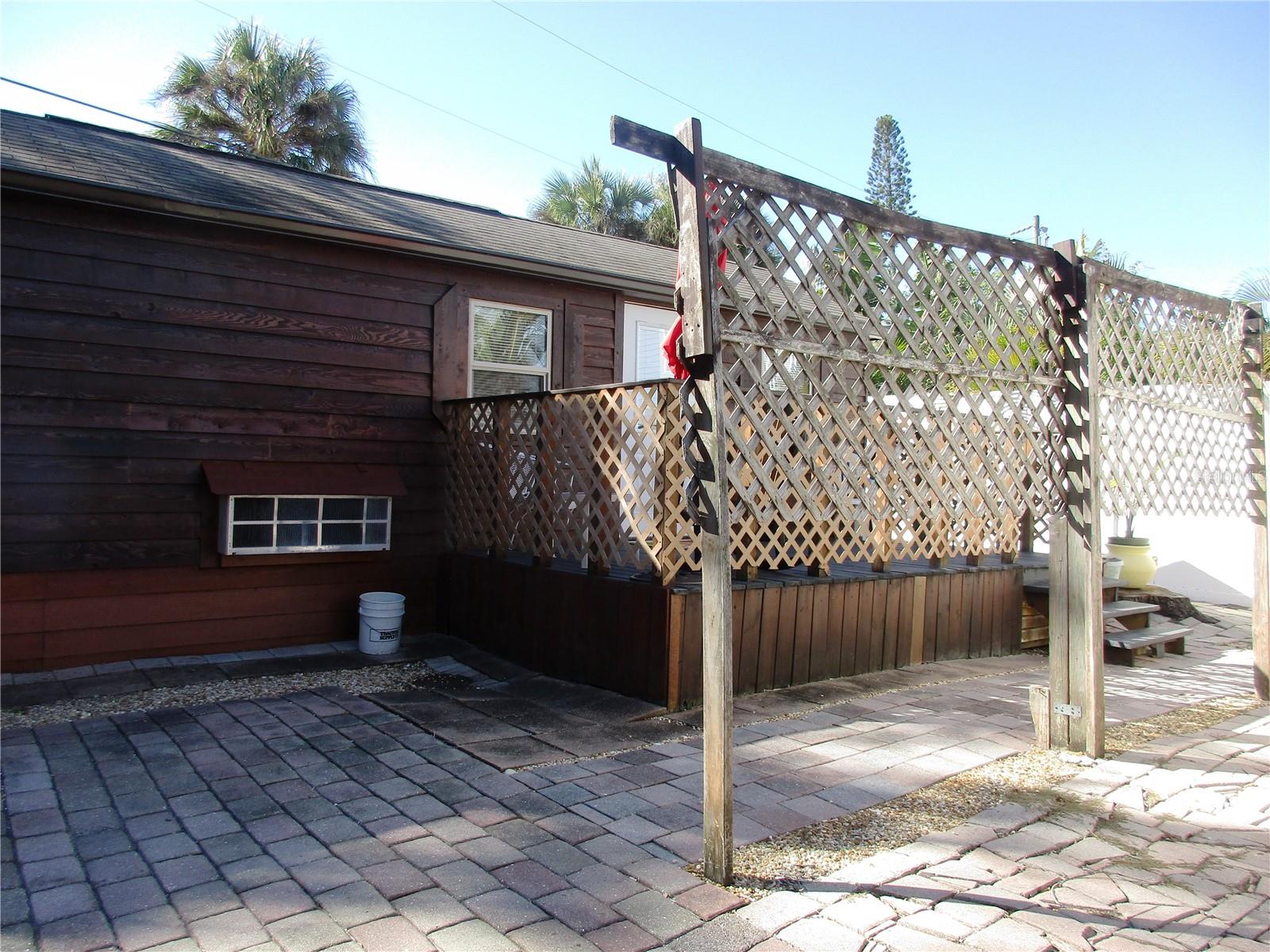 Listing photo id 25 for 618 Avenida De Mayo