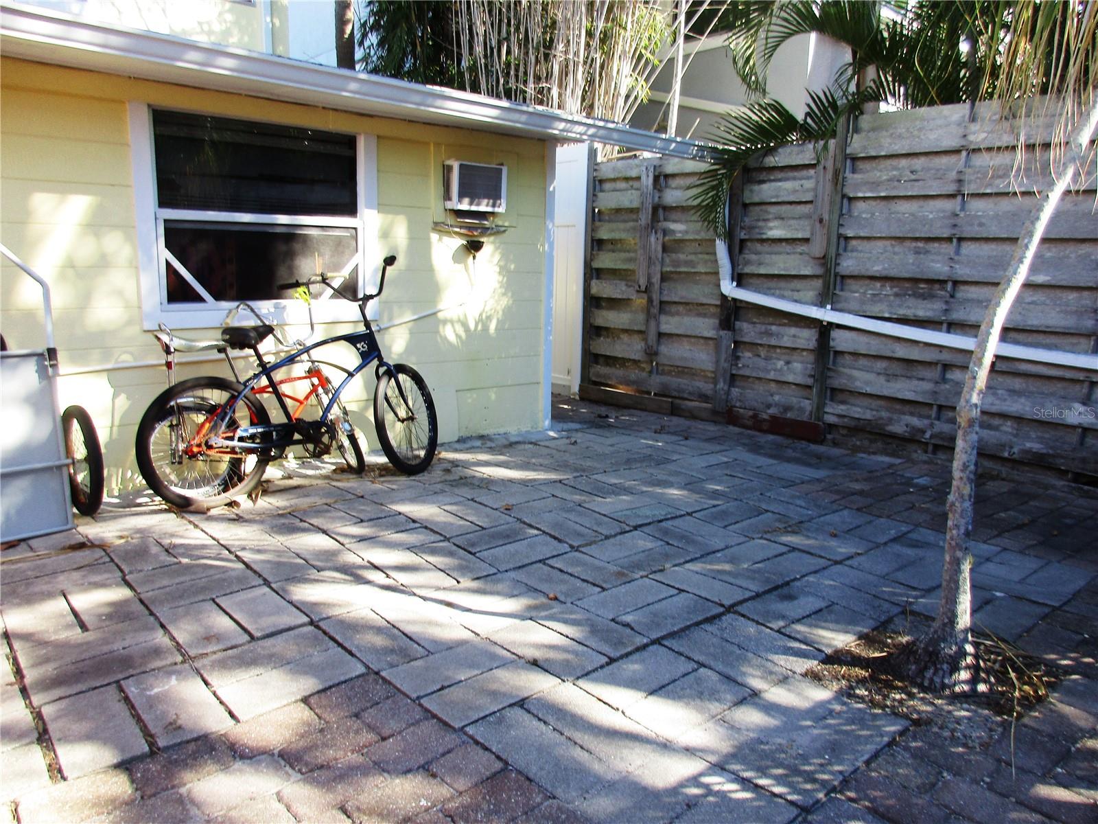 Listing photo id 30 for 618 Avenida De Mayo