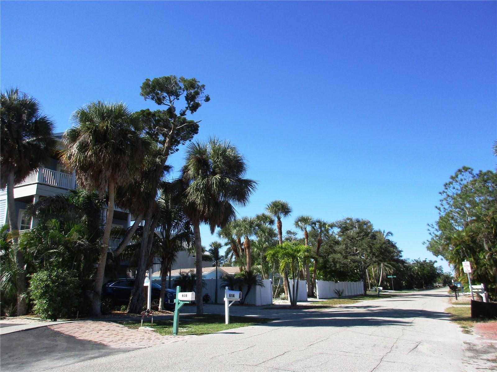 Listing photo id 36 for 618 Avenida De Mayo