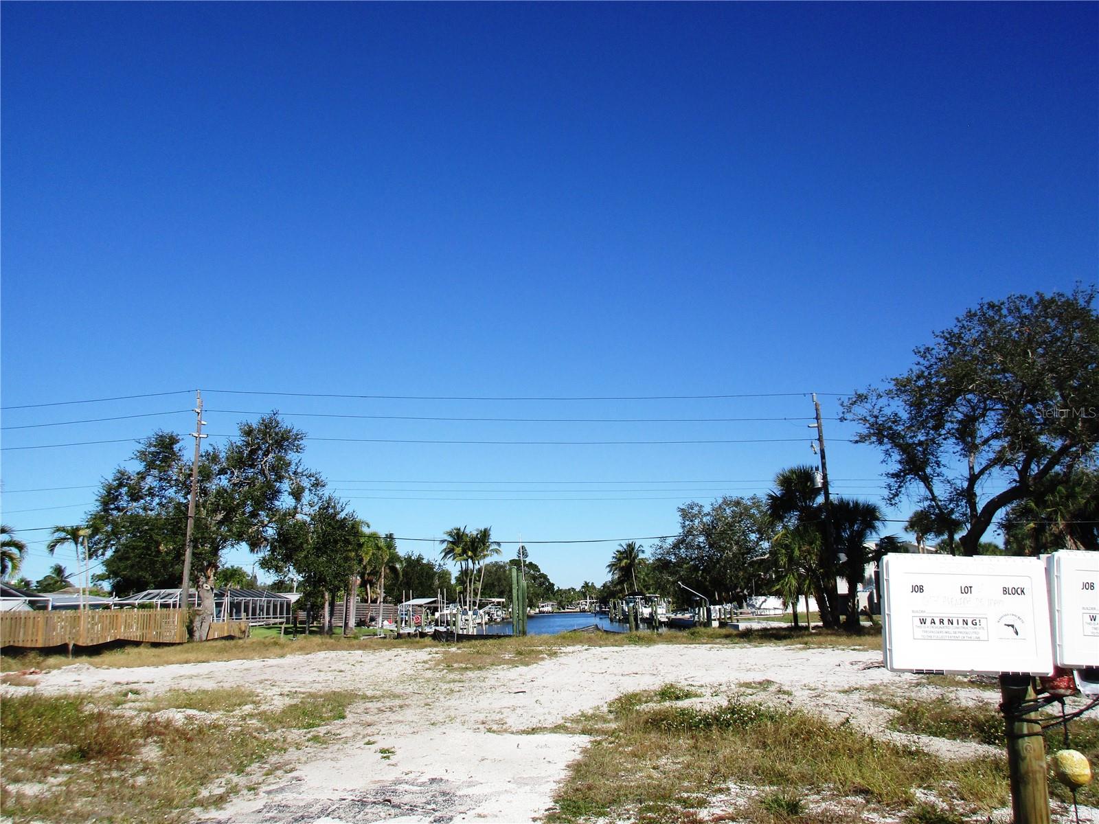 Listing photo id 38 for 618 Avenida De Mayo