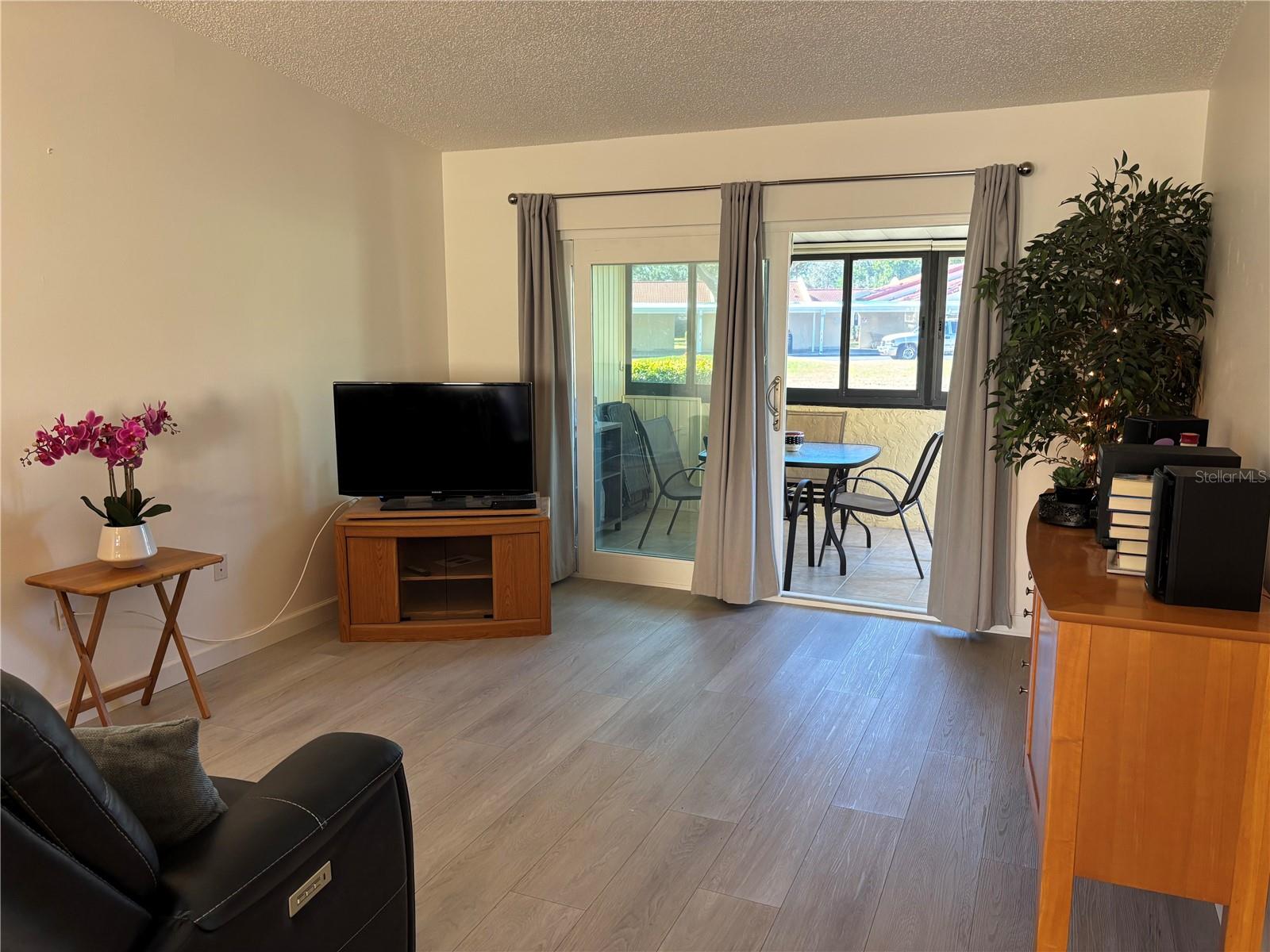 Image 11 of 27 For 5712 12 Avenue W 5712