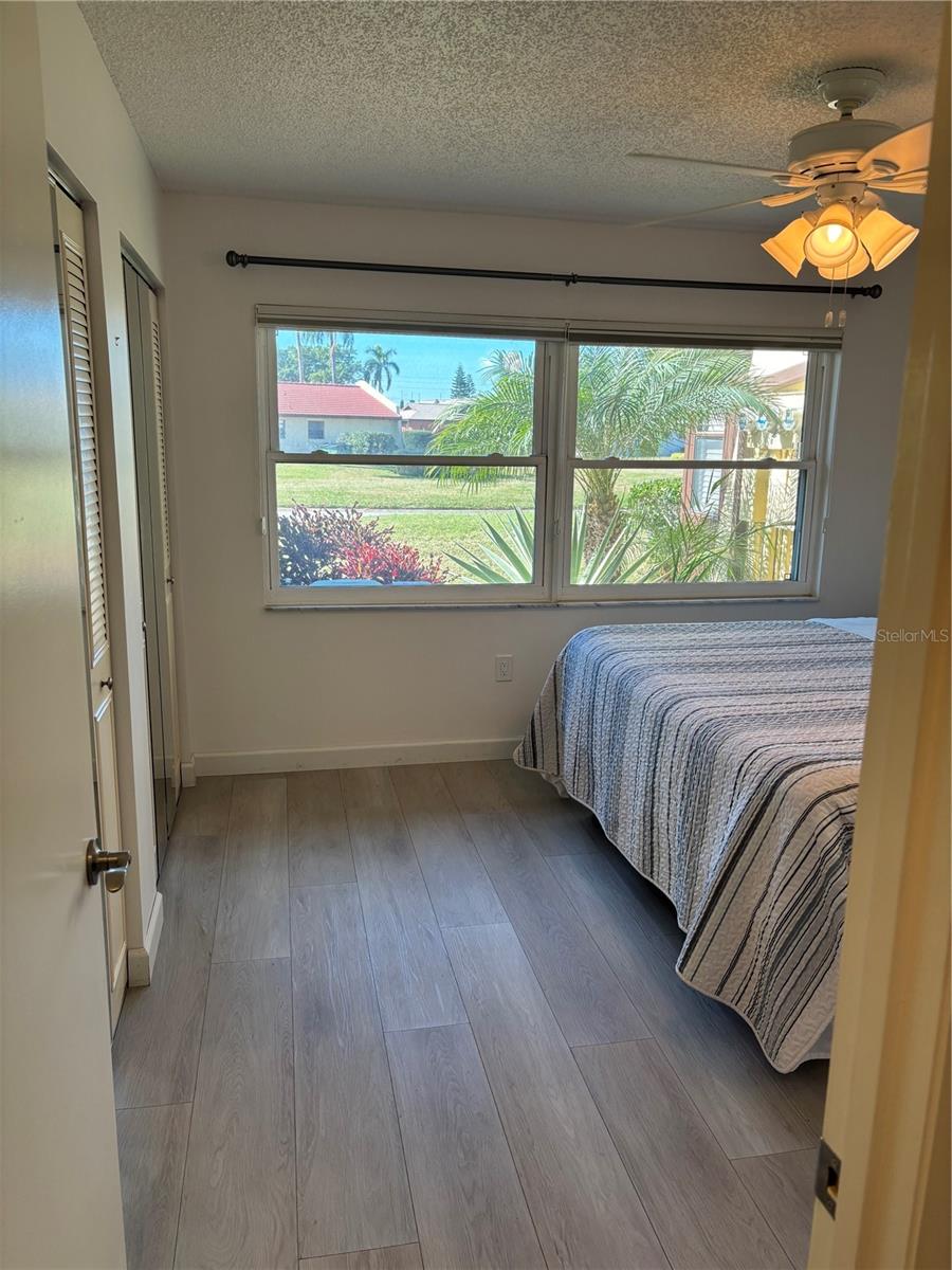 Image 15 of 27 For 5712 12 Avenue W 5712