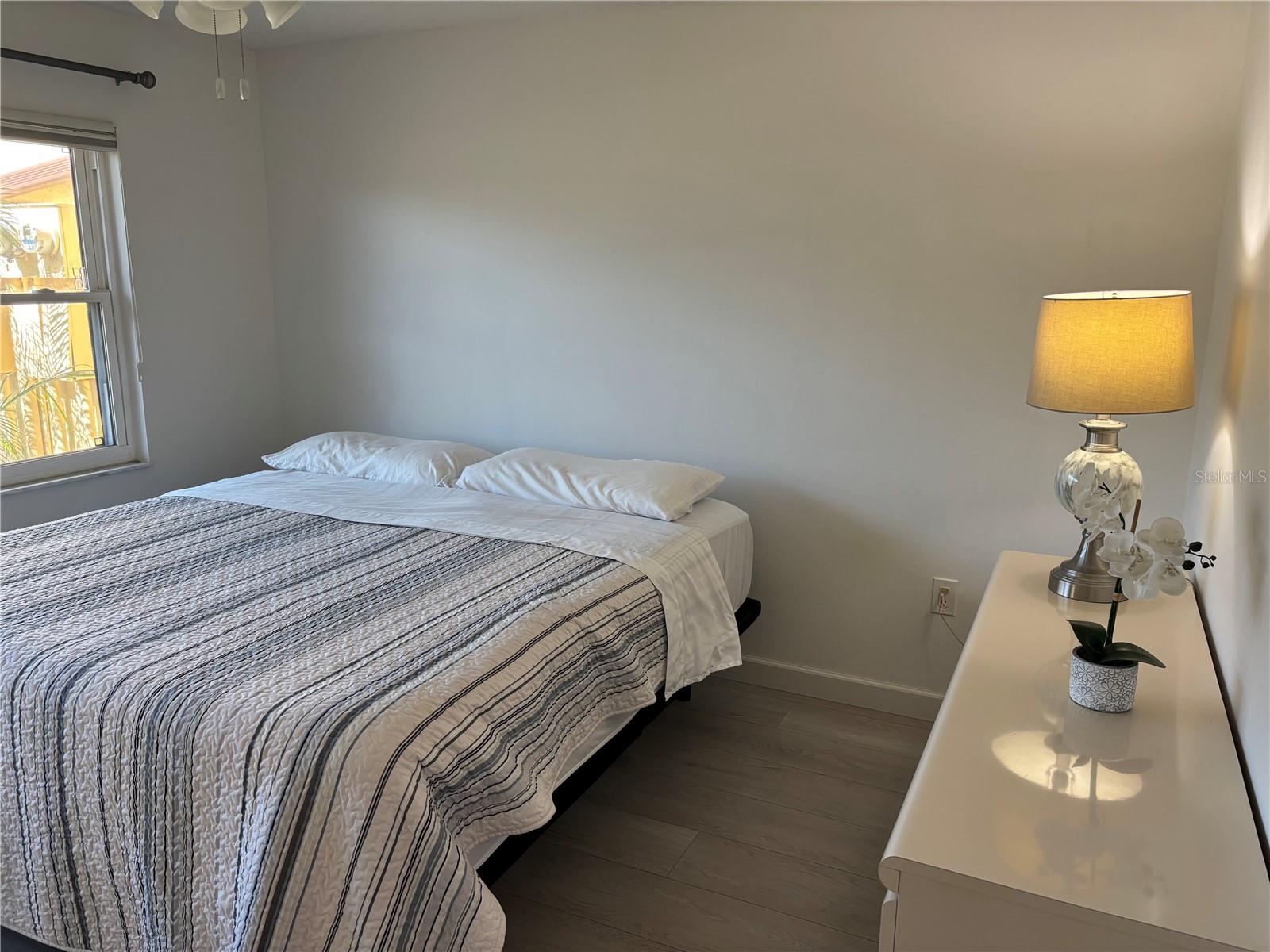 Image 16 of 27 For 5712 12 Avenue W 5712