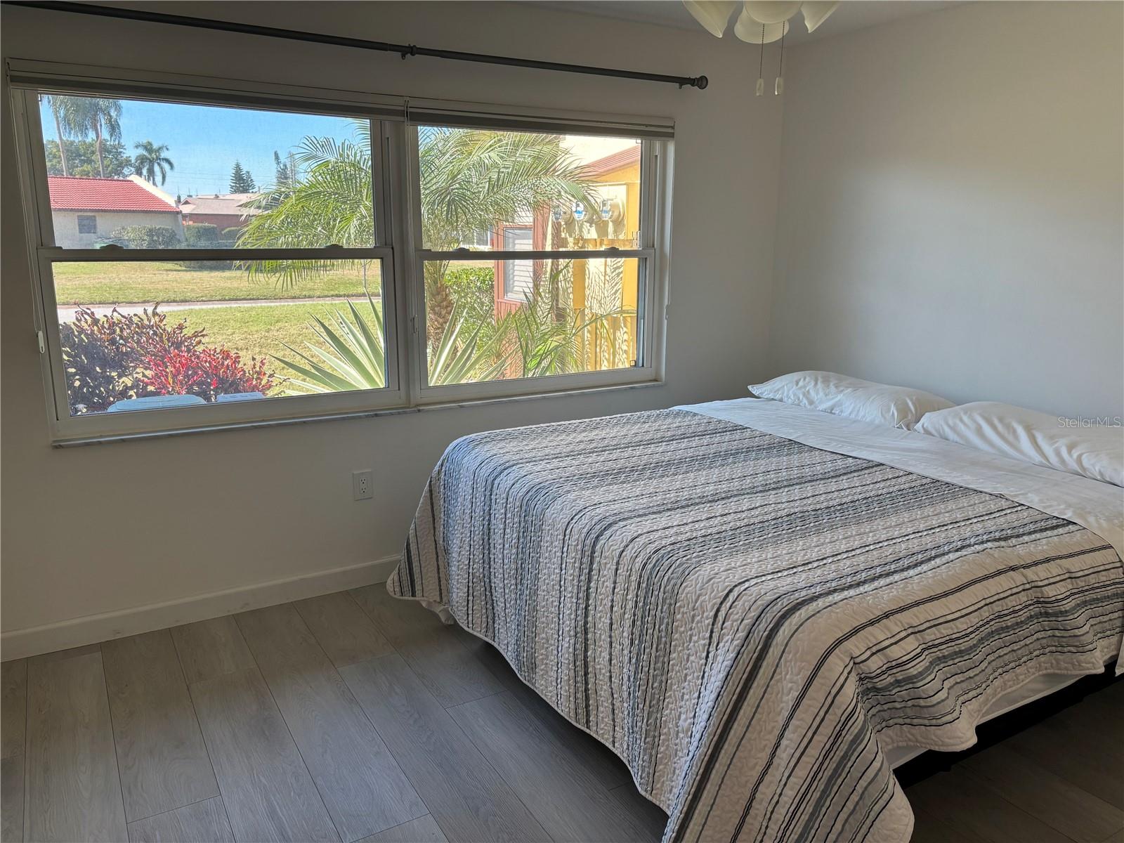 Image 17 of 27 For 5712 12 Avenue W 5712