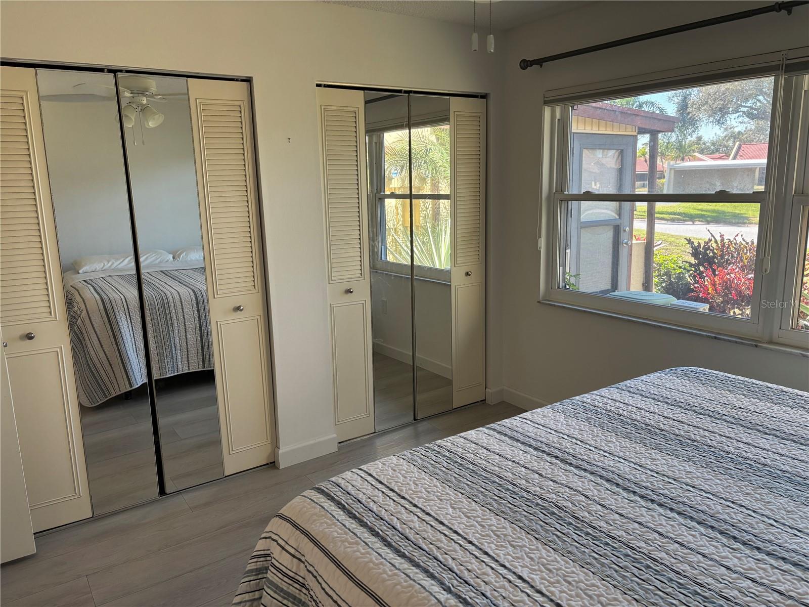 Image 18 of 27 For 5712 12 Avenue W 5712