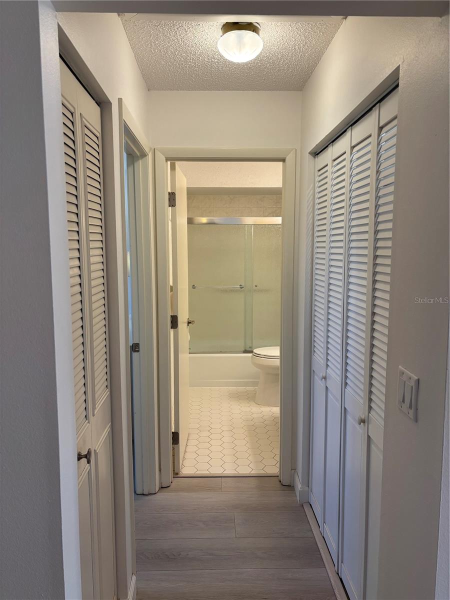 Image 22 of 27 For 5712 12 Avenue W 5712