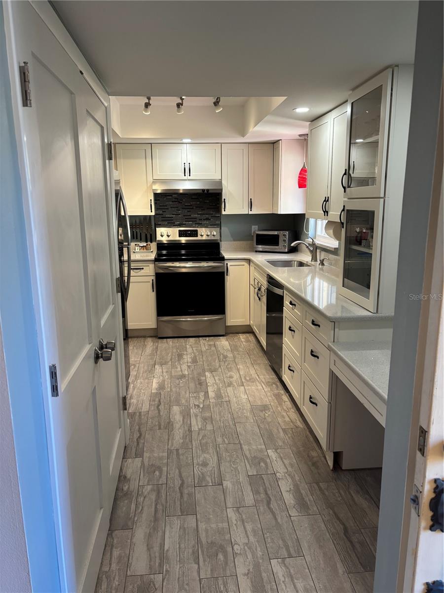 Image 4 of 27 For 5712 12 Avenue W 5712