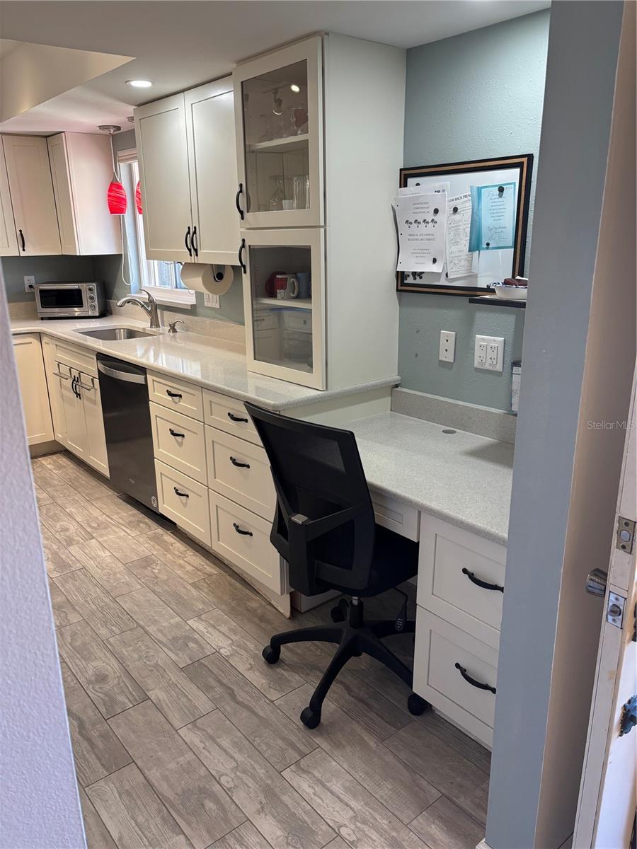 Image 5 of 27 For 5712 12 Avenue W 5712