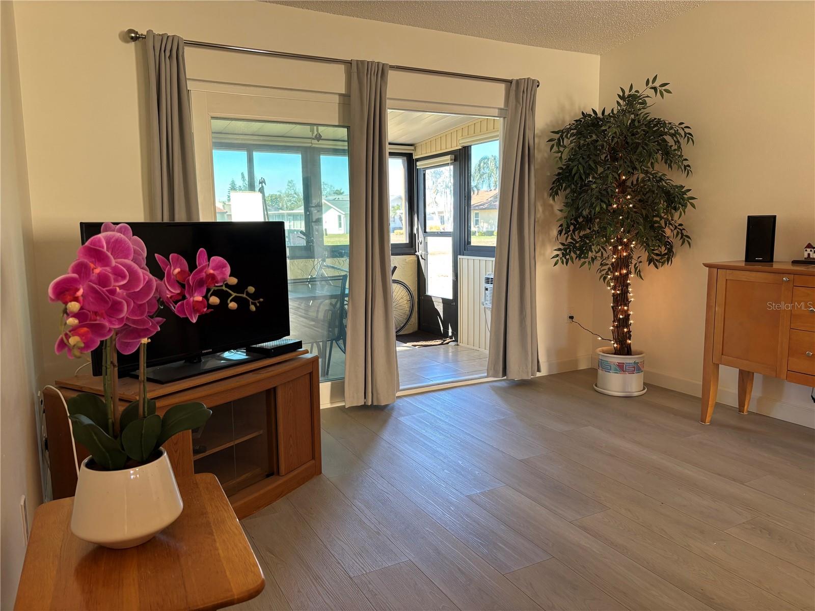 Image 9 of 27 For 5712 12 Avenue W 5712