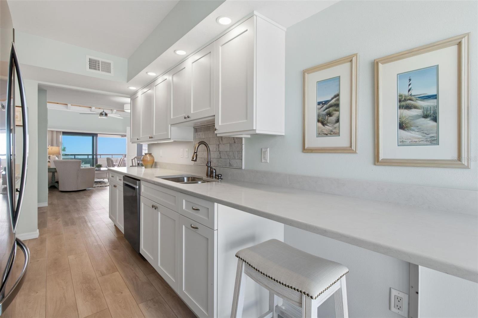 Image 11 of 45 For 1555 Tarpon Center Drive 214