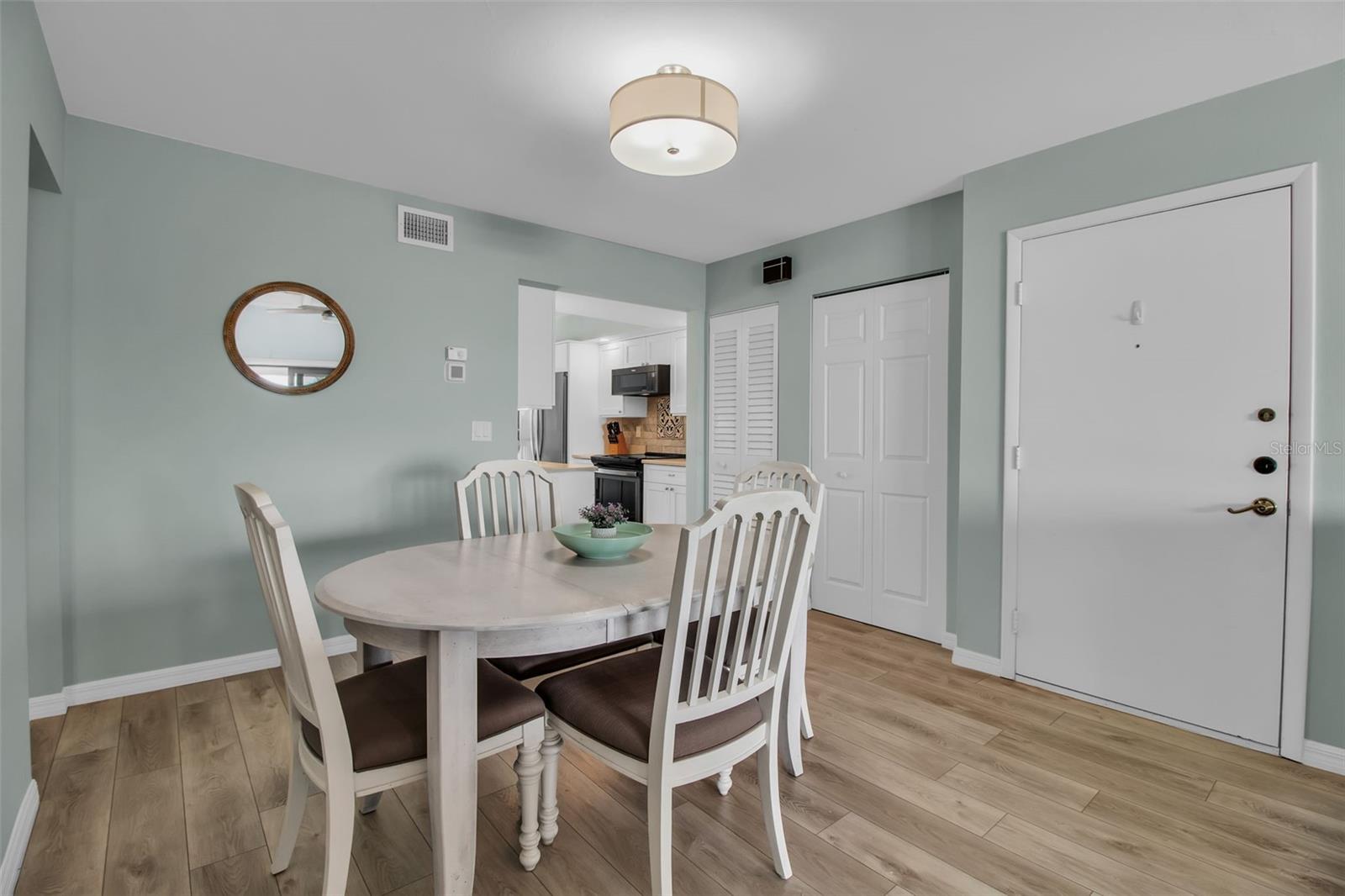 Image 17 of 45 For 1555 Tarpon Center Drive 214