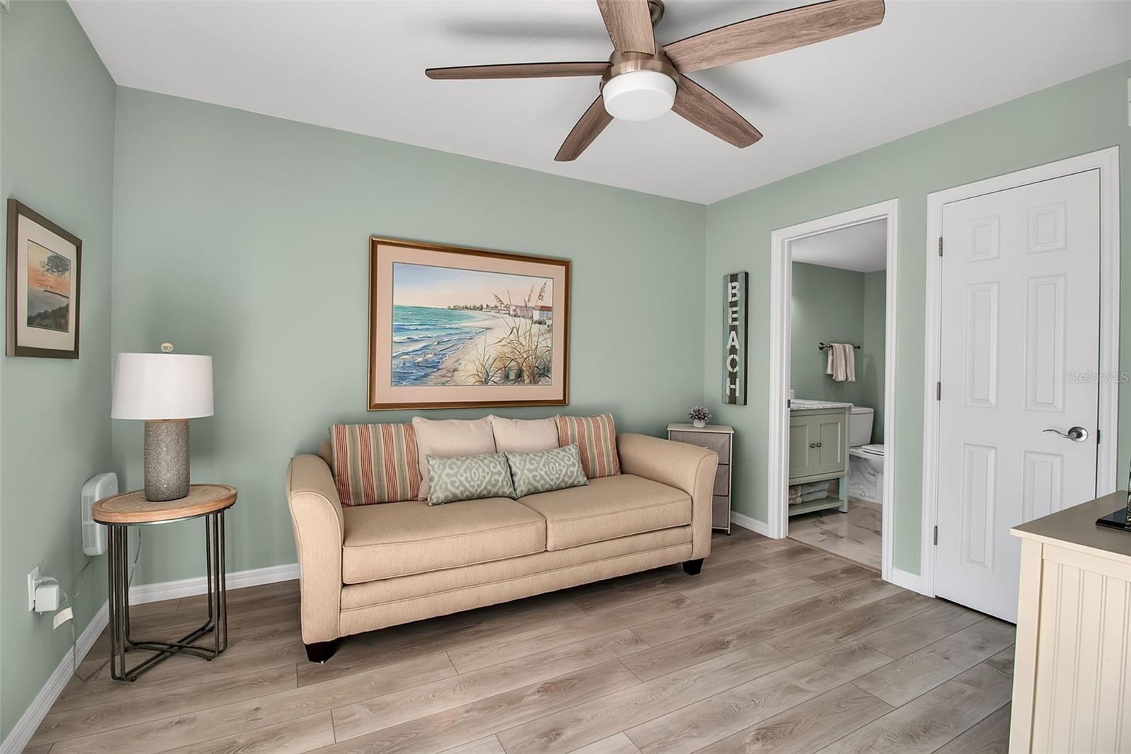 Image 22 of 45 For 1555 Tarpon Center Drive 214