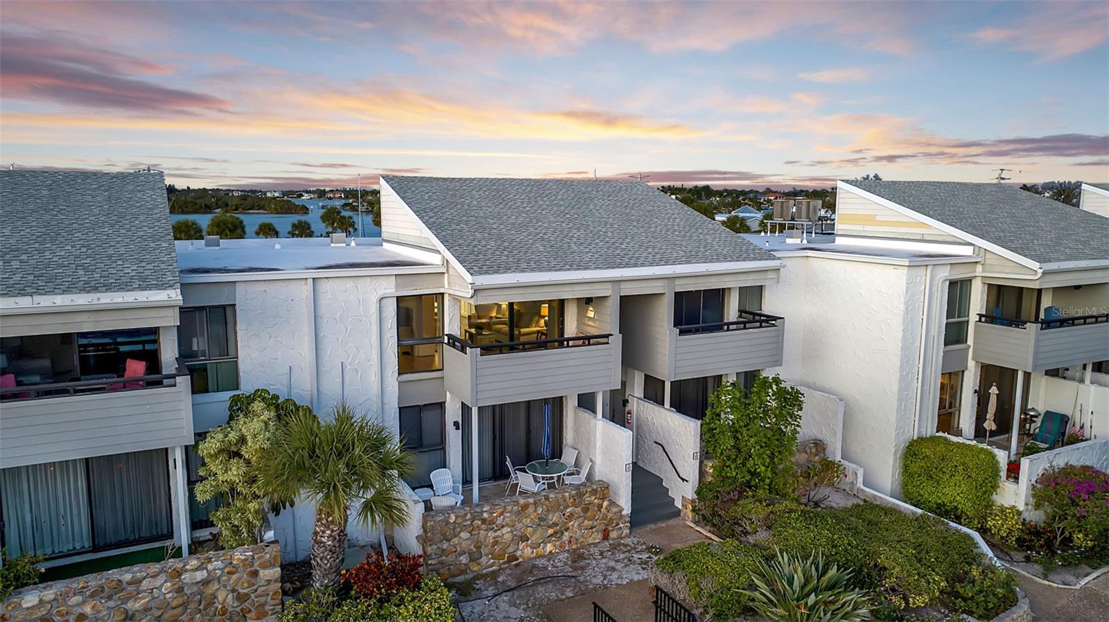 Image 31 of 45 For 1555 Tarpon Center Drive 214