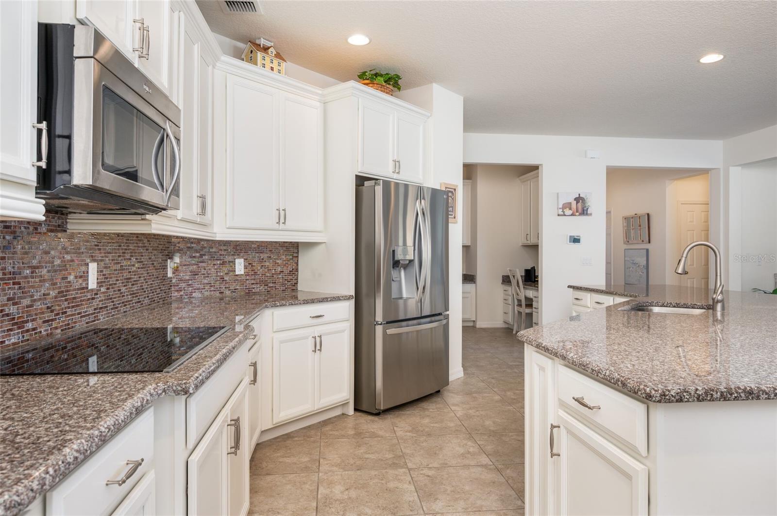 Image 18 of 49 For 3769 Island Green Way