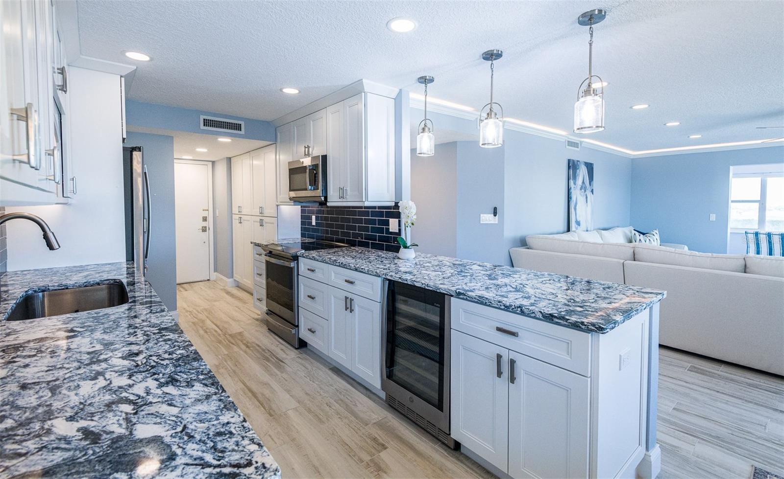 Listing photo id 2 for 1750 Benjamin Franklin Drive 10g