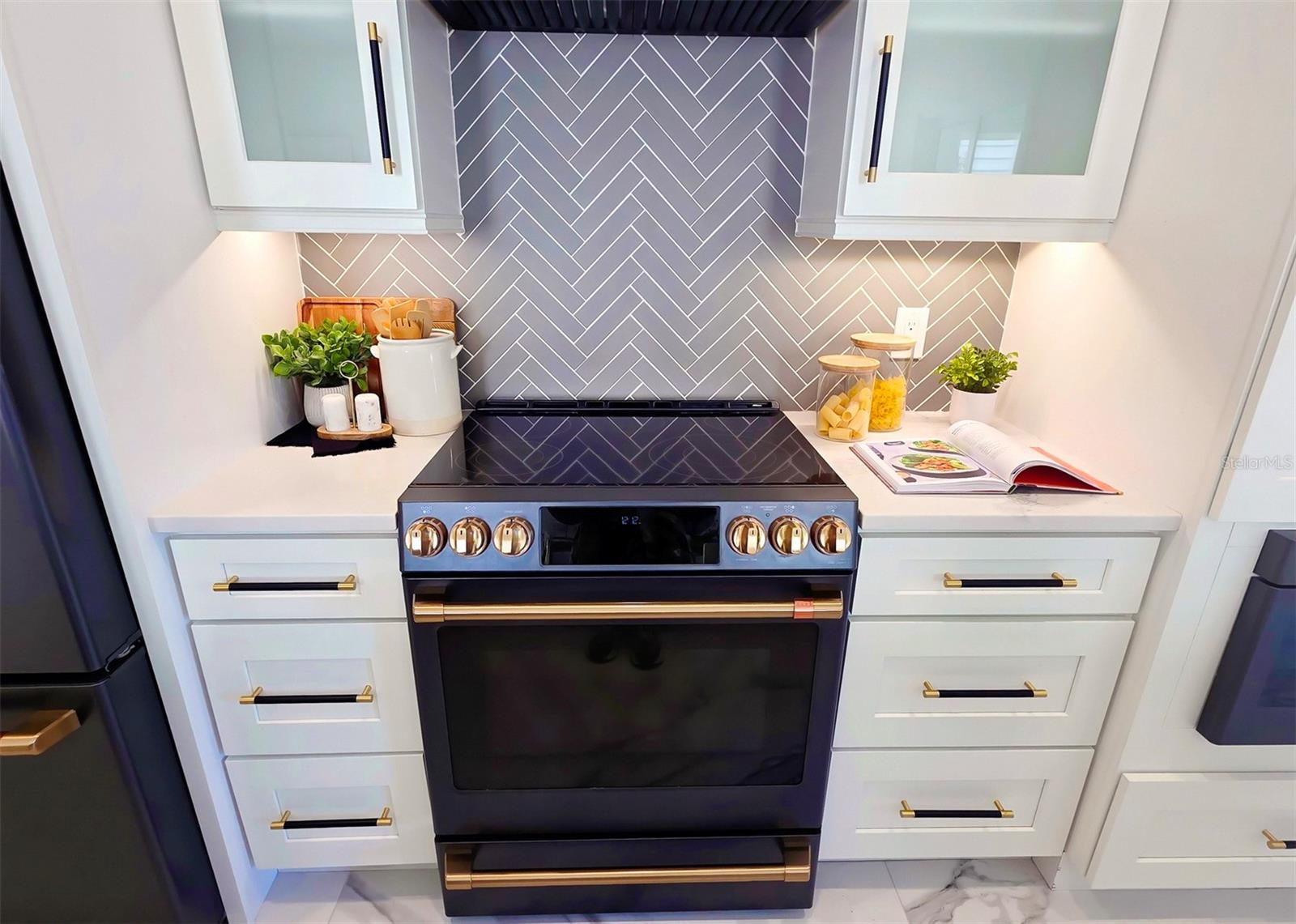 Image 18 of 95 For 1156 Cocoanut Avenue