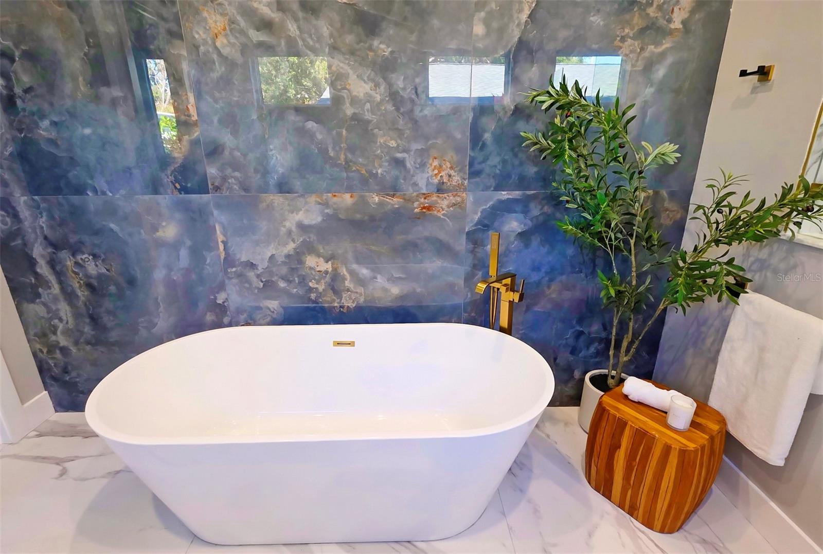 Image 28 of 95 For 1156 Cocoanut Avenue