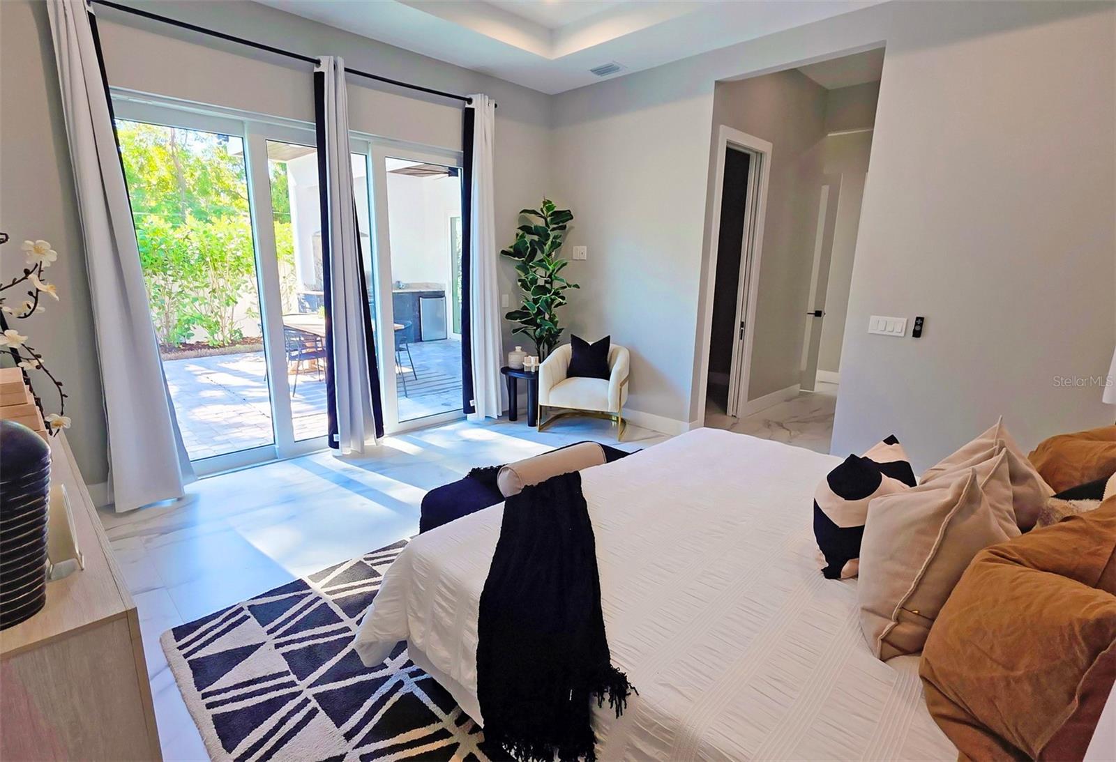 Image 32 of 95 For 1156 Cocoanut Avenue