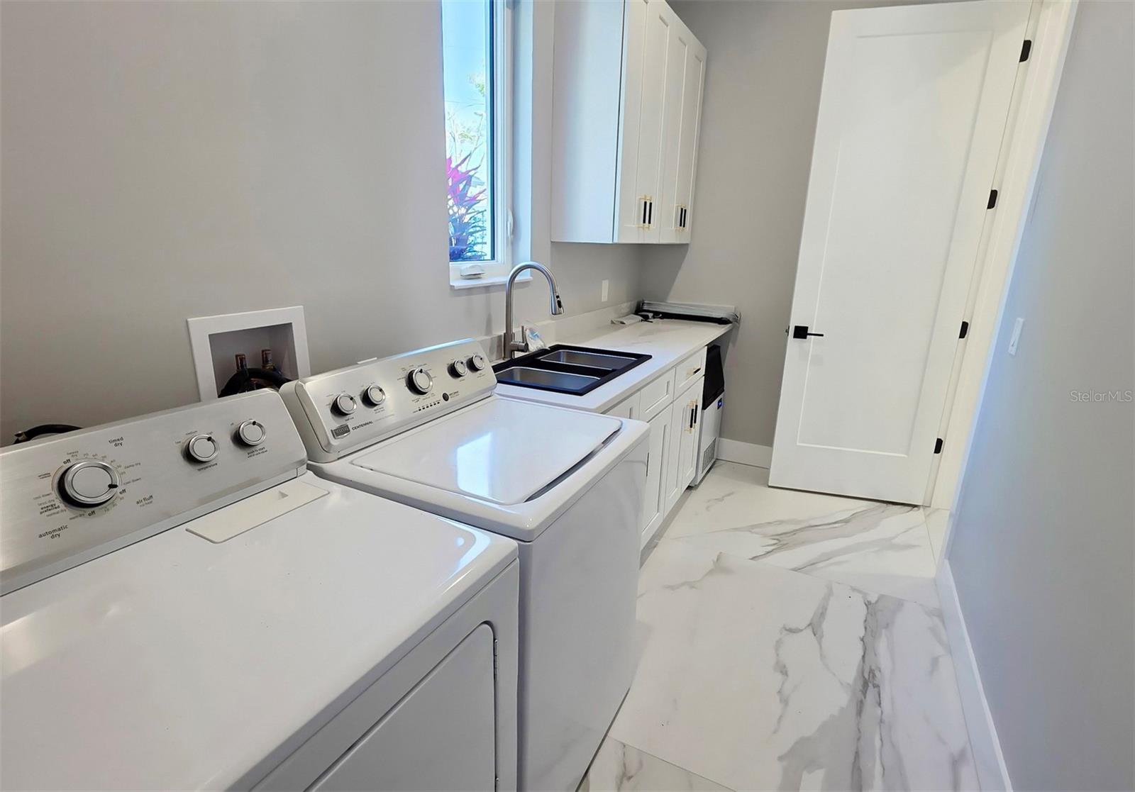 Image 51 of 95 For 1156 Cocoanut Avenue