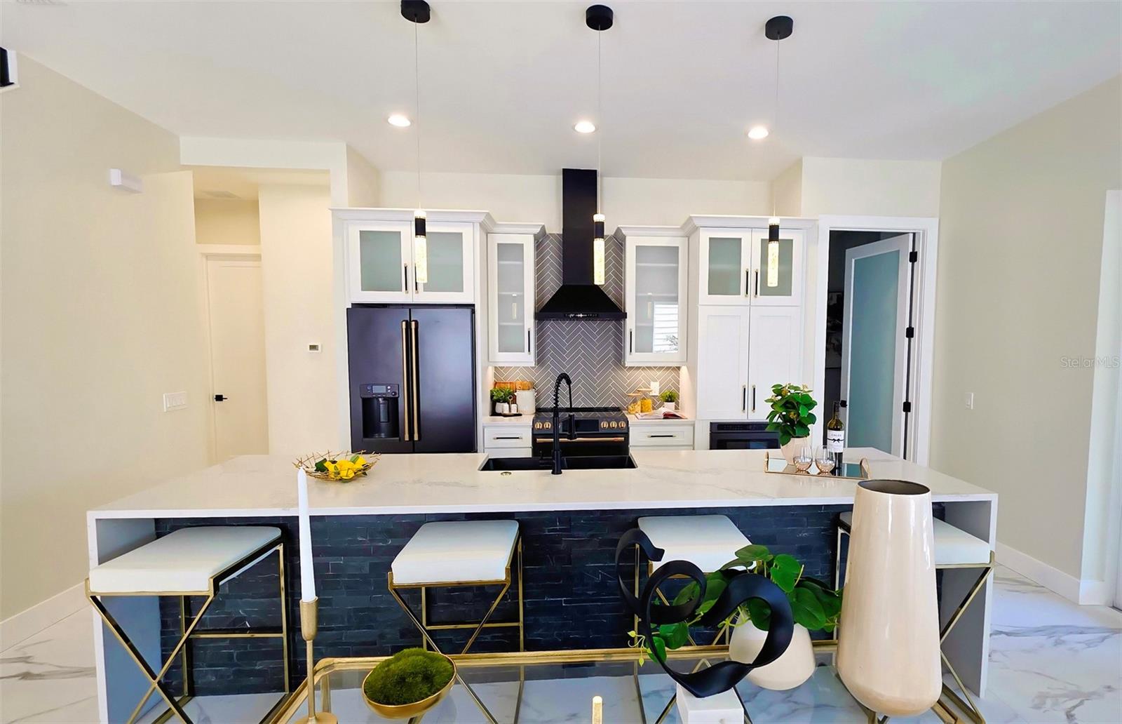 Image 8 of 95 For 1156 Cocoanut Avenue