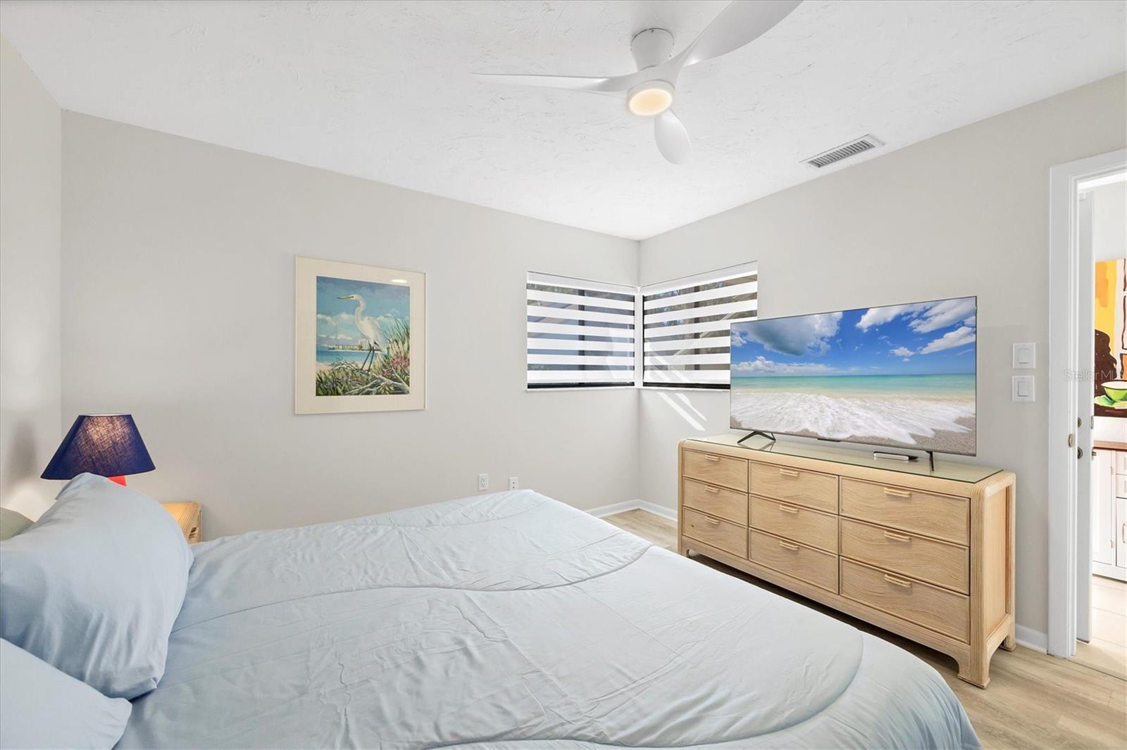 Image 24 of 74 For 5222 Myrtle Wood  9