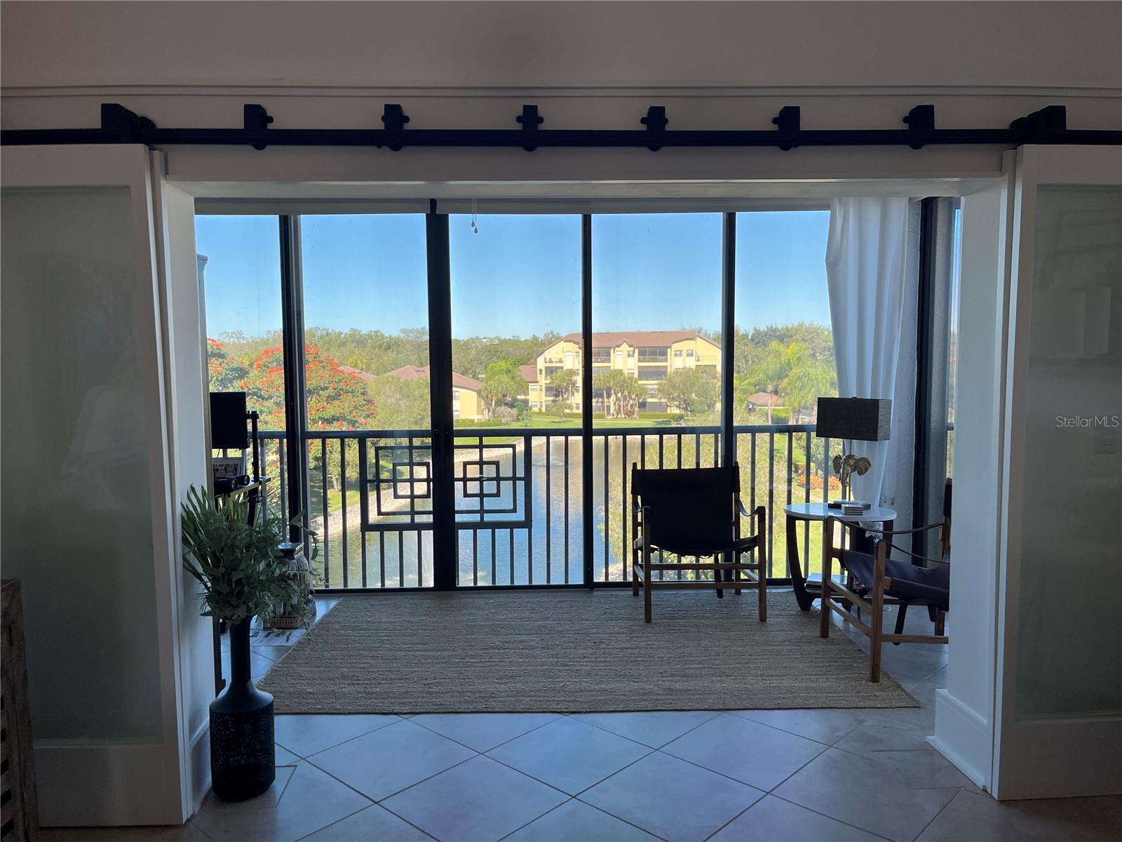 Image 11 of 38 For 155 Vintage Circle I404