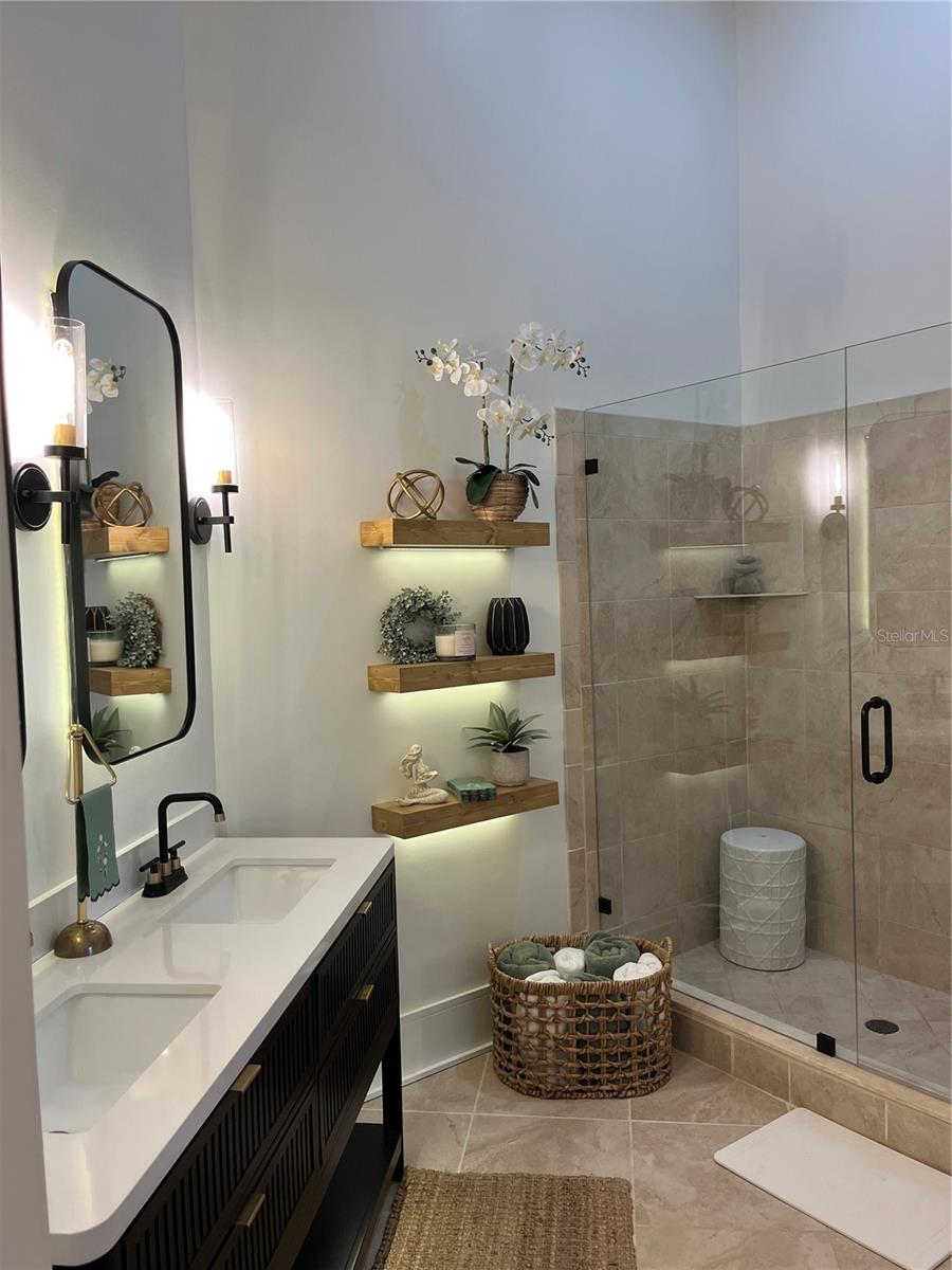 Image 20 of 38 For 155 Vintage Circle I404