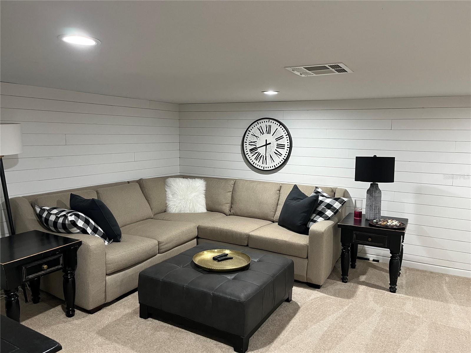 Image 30 of 38 For 155 Vintage Circle I404