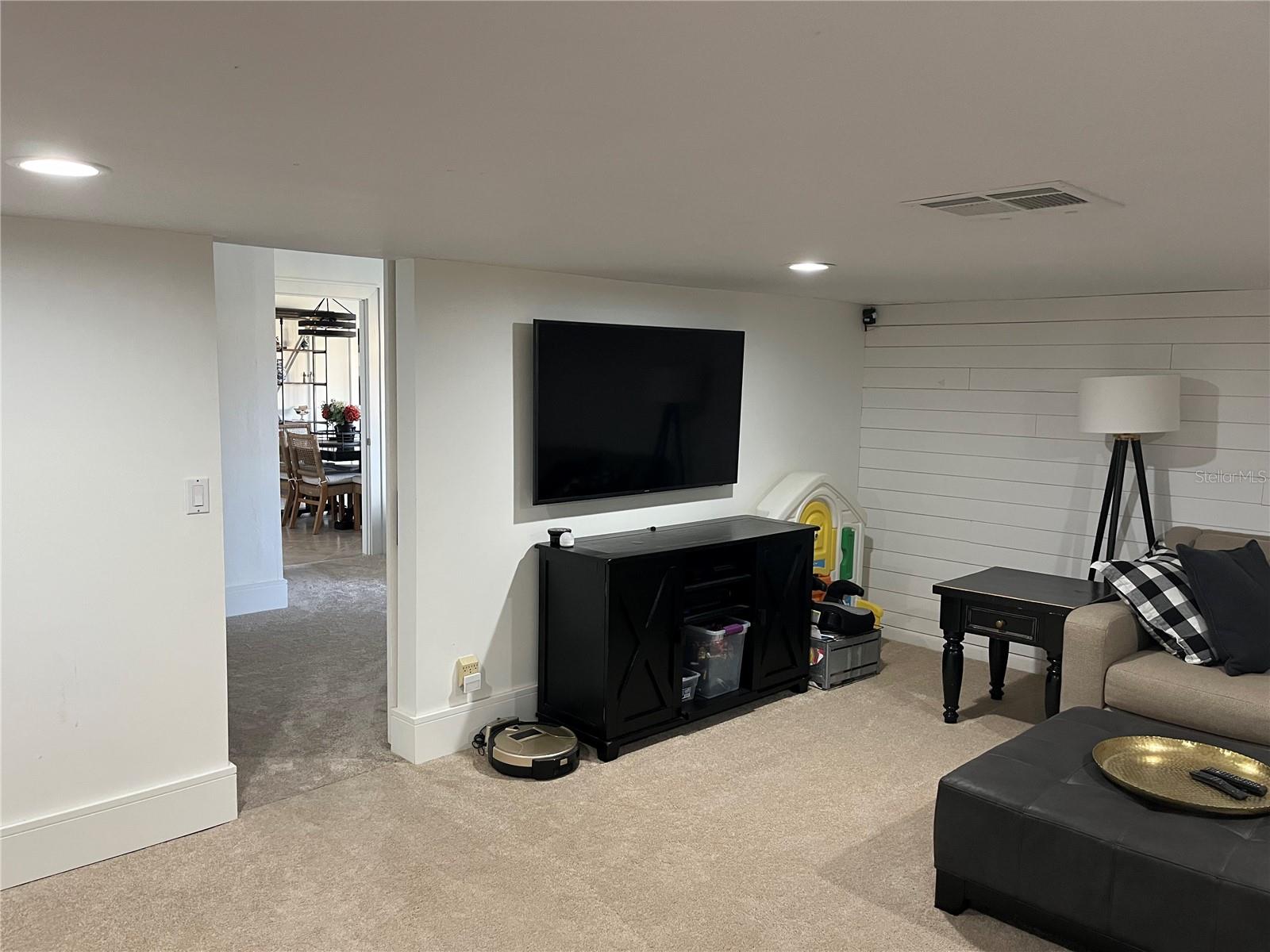 Image 31 of 38 For 155 Vintage Circle I404