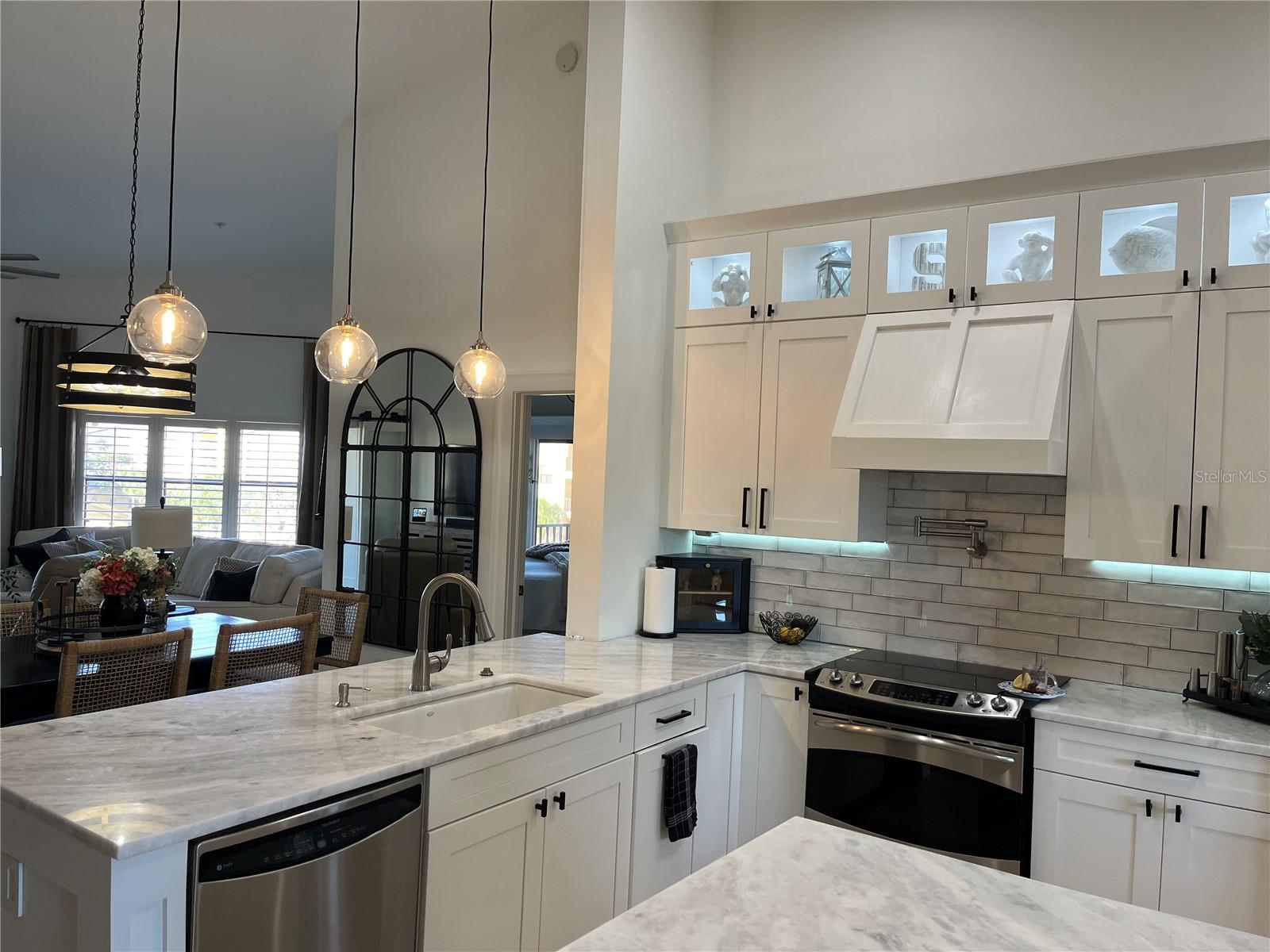 Image 4 of 38 For 155 Vintage Circle I404