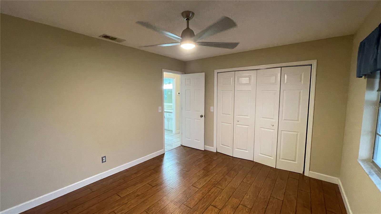 Image 23 of 33 For 6004 12th Avenue W