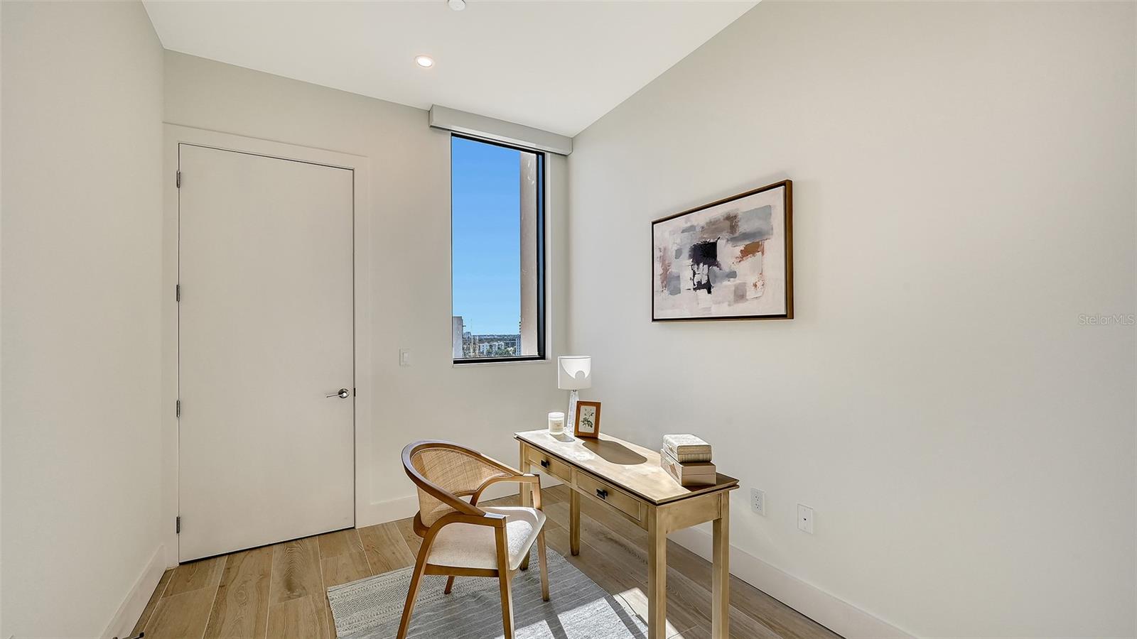 Image 11 of 36 For 33 Palm Avenue 904