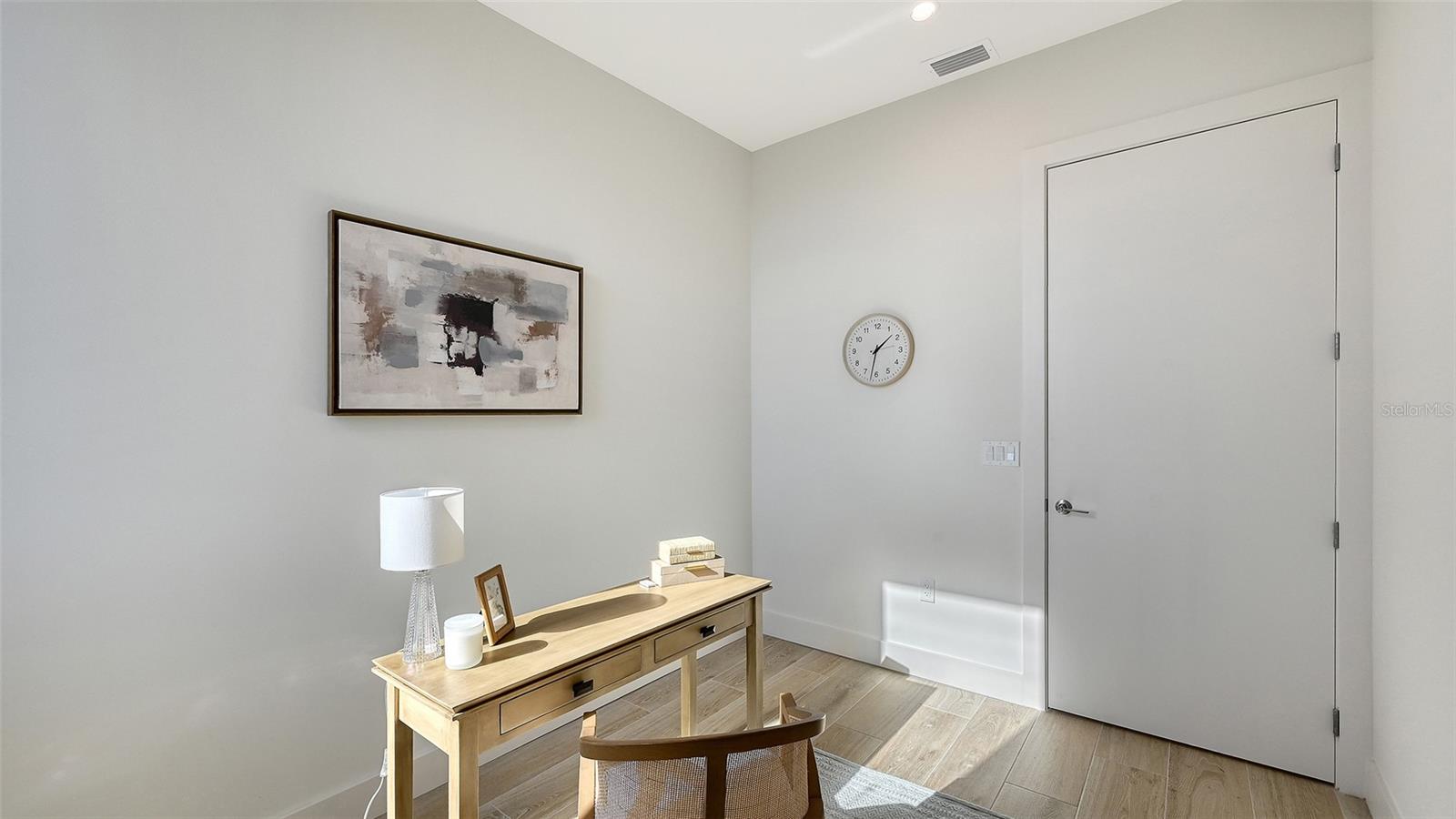 Image 12 of 36 For 33 Palm Avenue 904