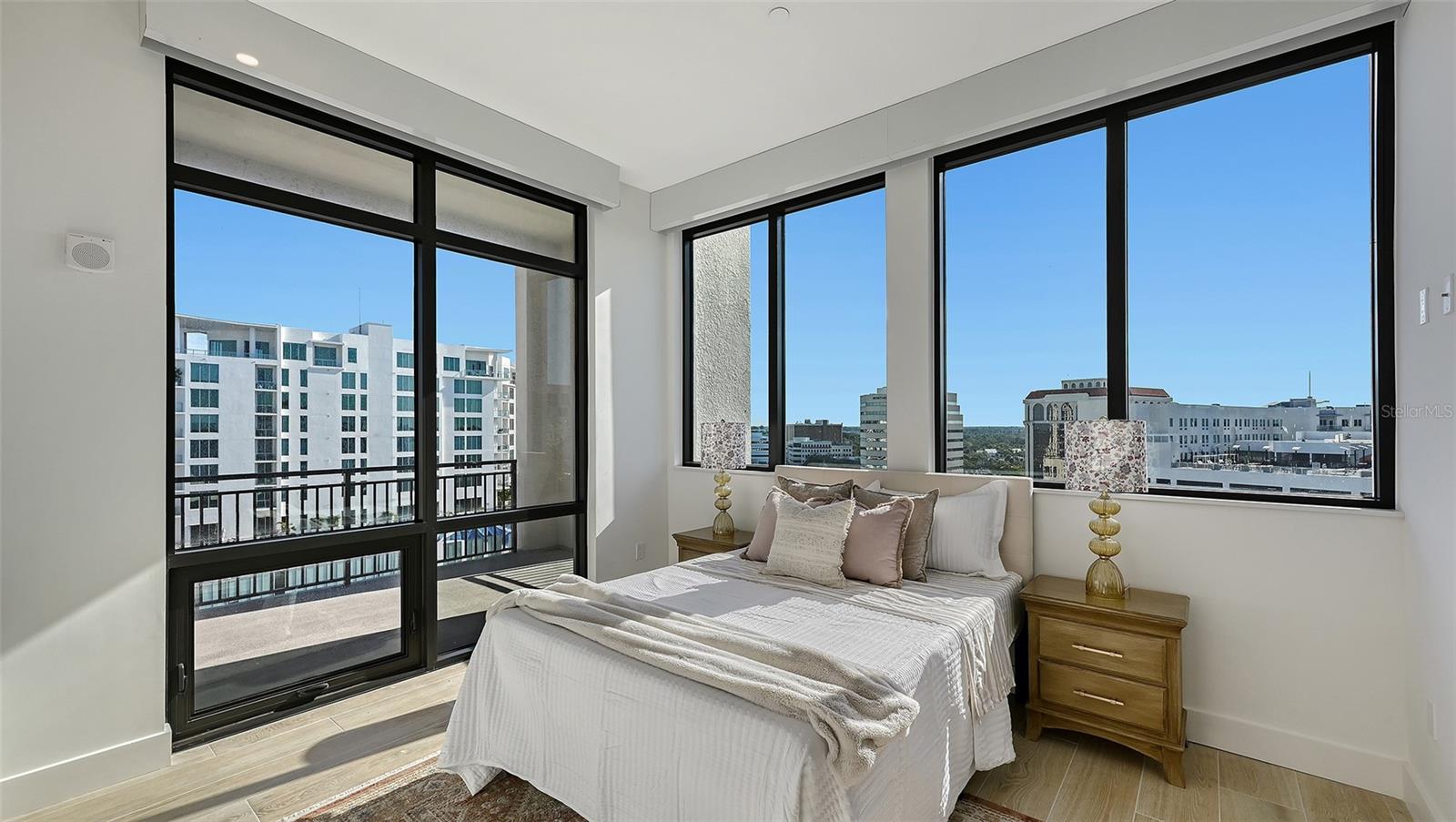 Image 14 of 36 For 33 Palm Avenue 904