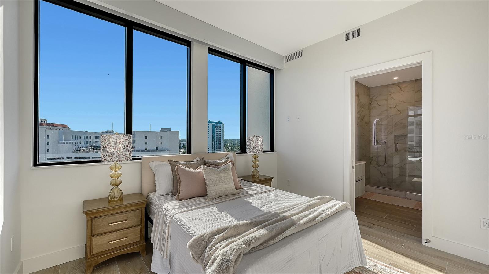 Image 15 of 36 For 33 Palm Avenue 904