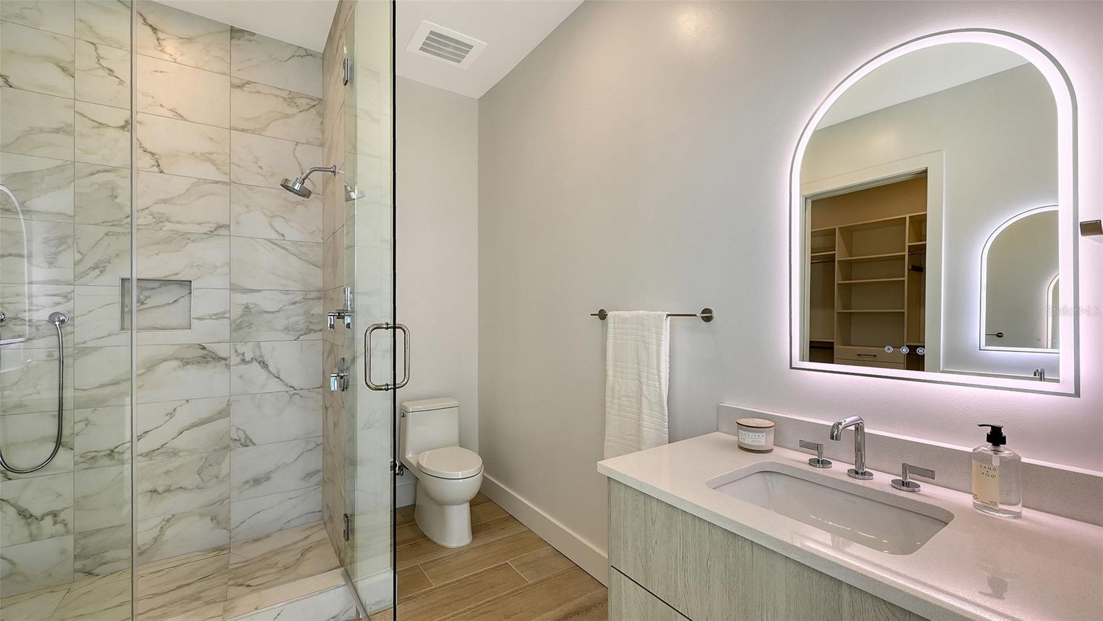 Image 17 of 36 For 33 Palm Avenue 904