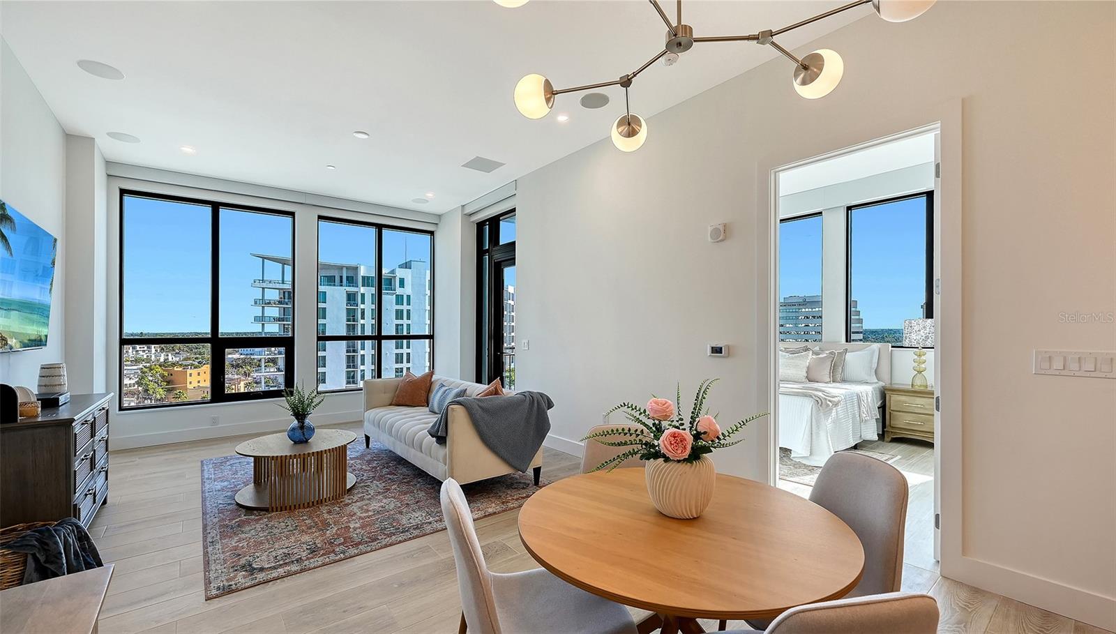 Image 4 of 36 For 33 Palm Avenue 904