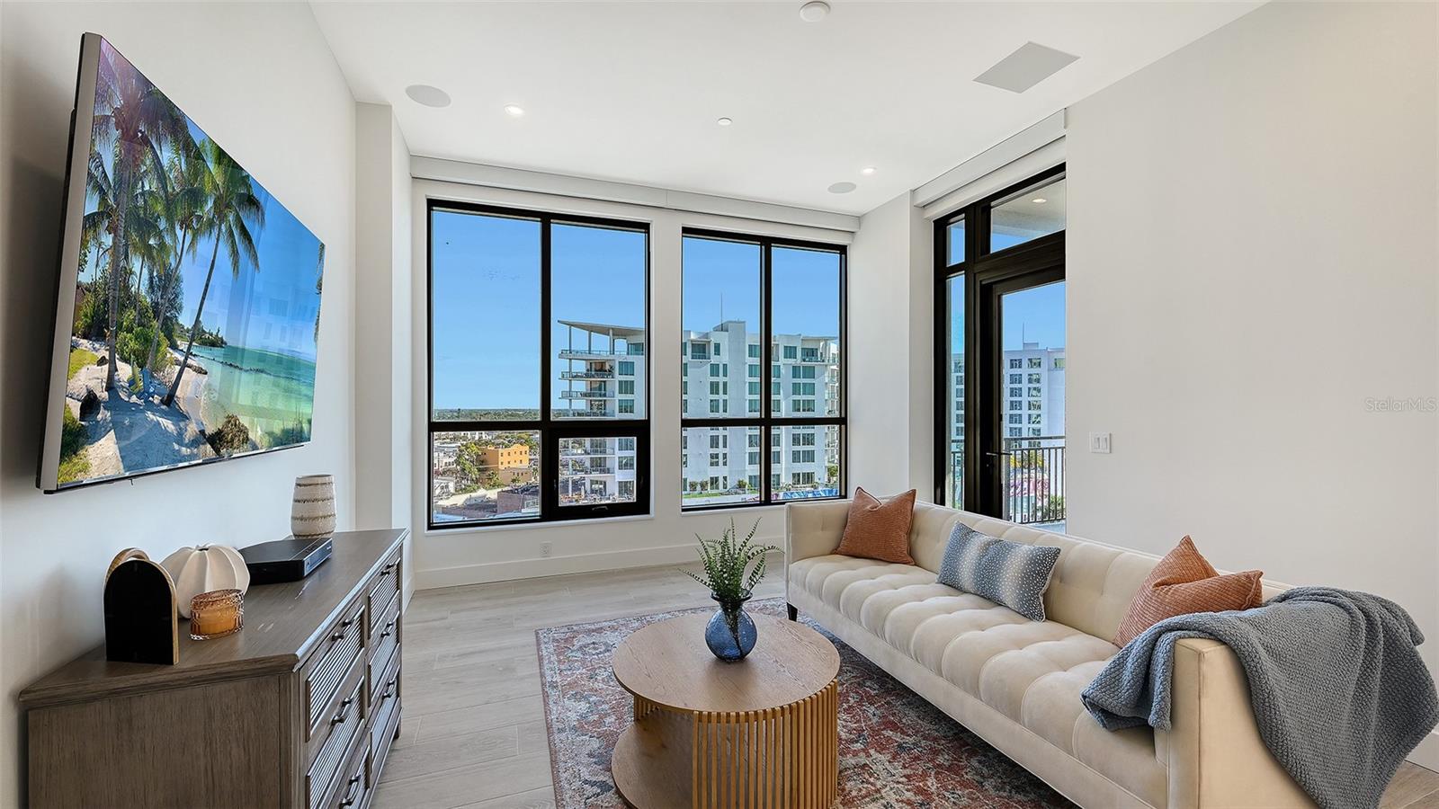 Image 6 of 36 For 33 Palm Avenue 904