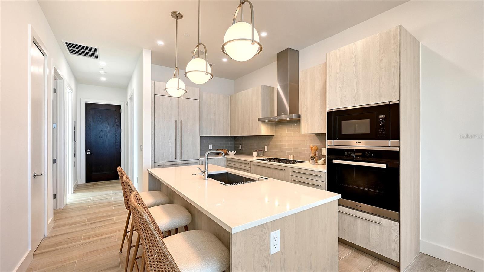 Image 9 of 36 For 33 Palm Avenue 904